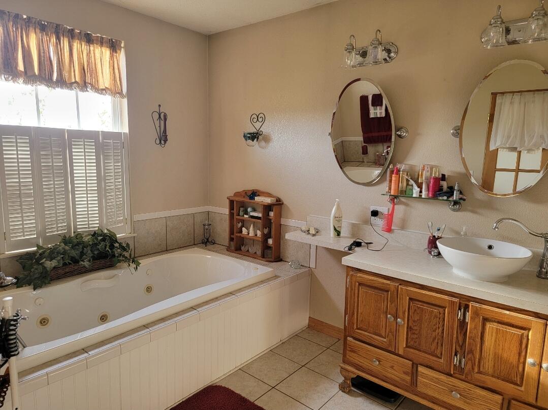 7 Lawrence 2200 Property Photo 24