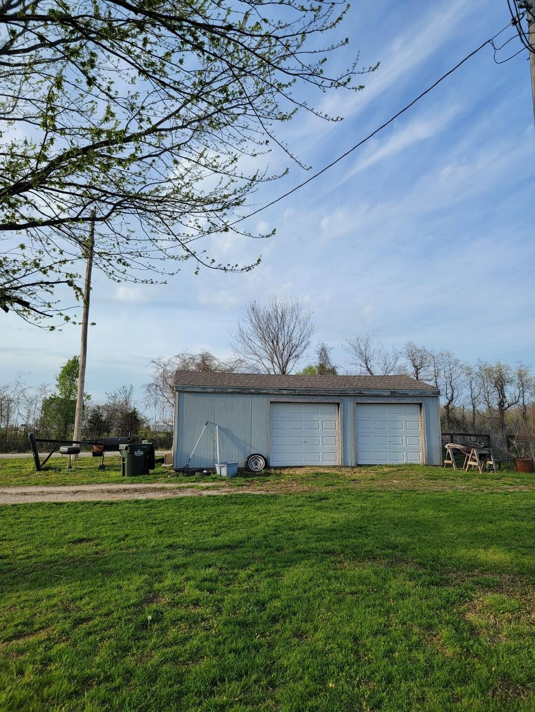 7 Lawrence 2200 Property Photo 38