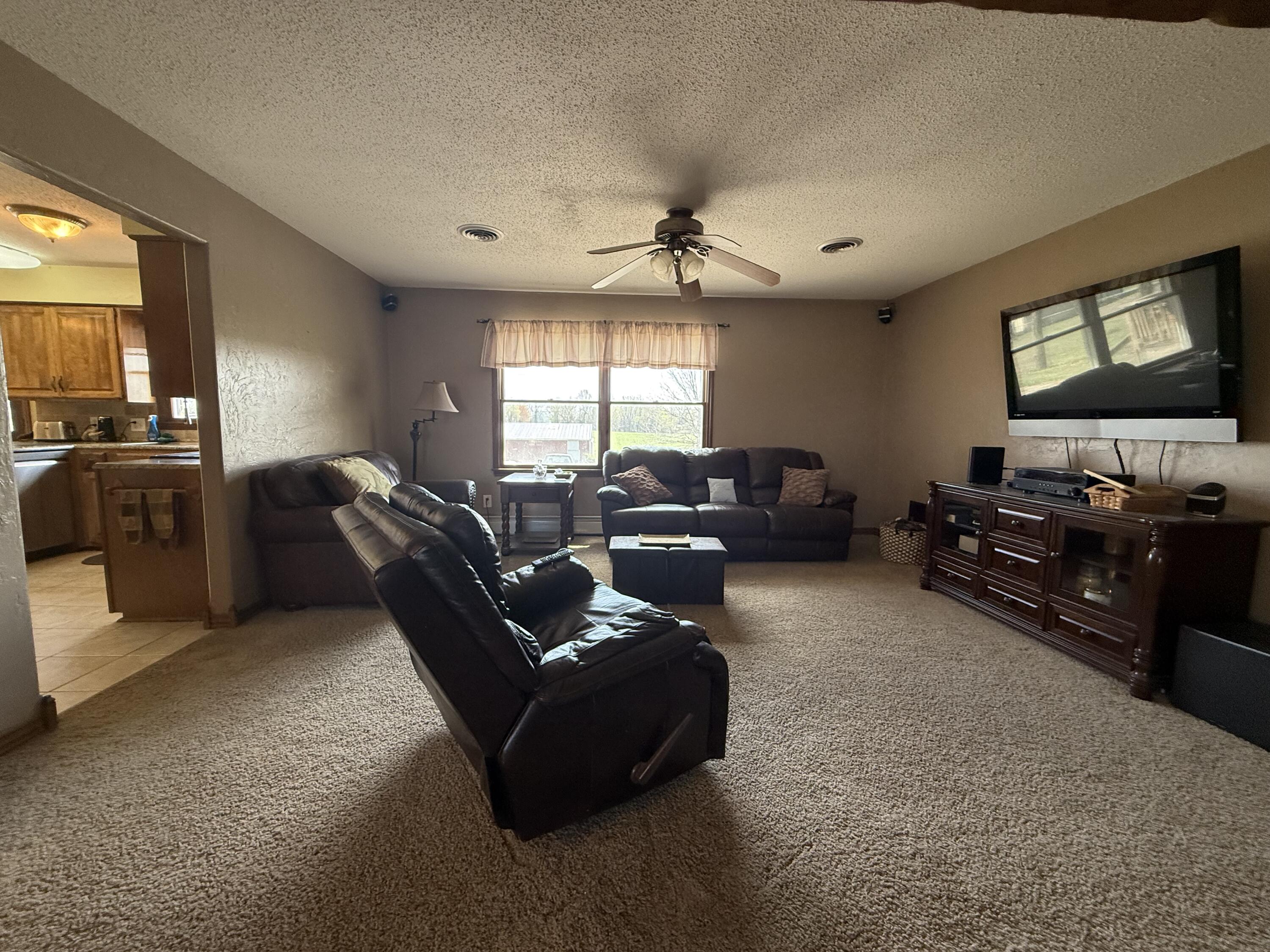 688 Division Street Property Photo 4