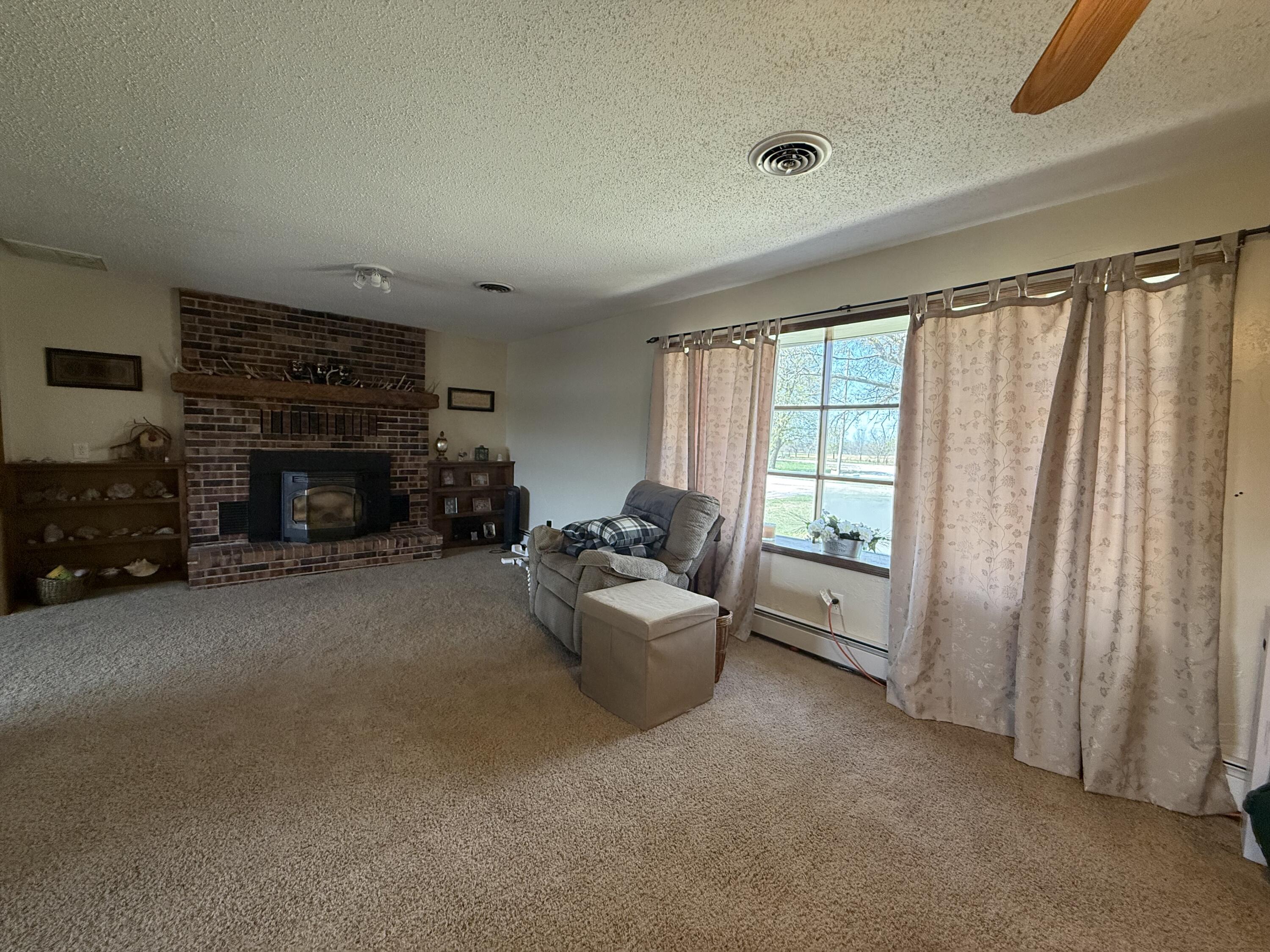 688 Division Street Property Photo 5