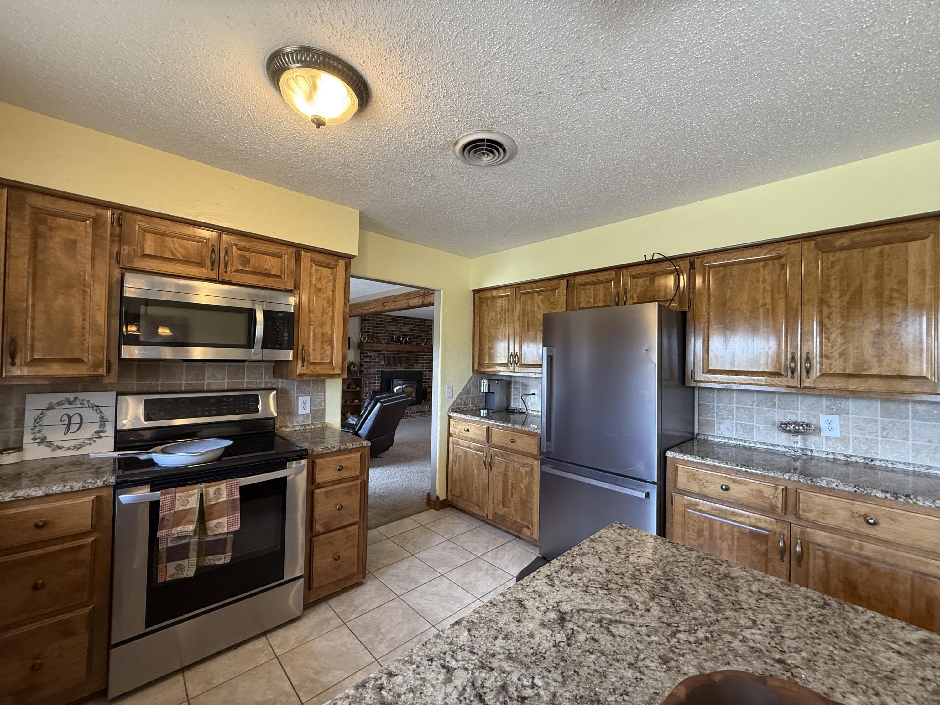 688 Division Street Property Photo 9