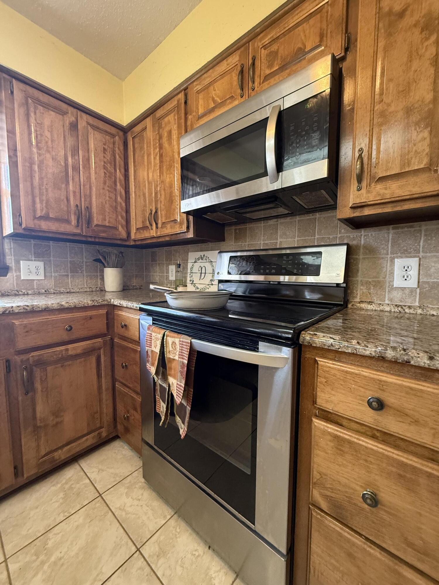 688 Division Street Property Photo 10