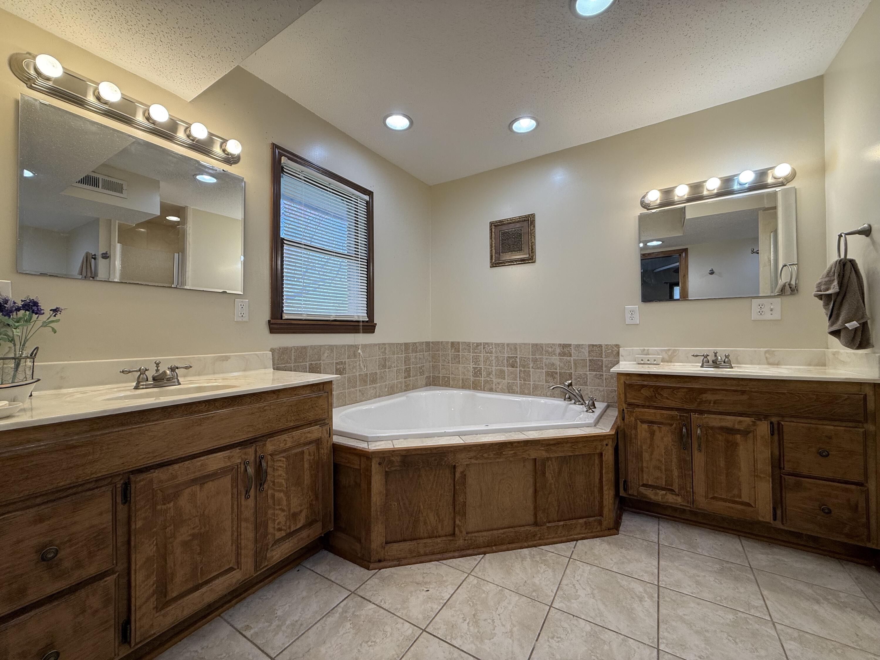 688 Division Street Property Photo 16