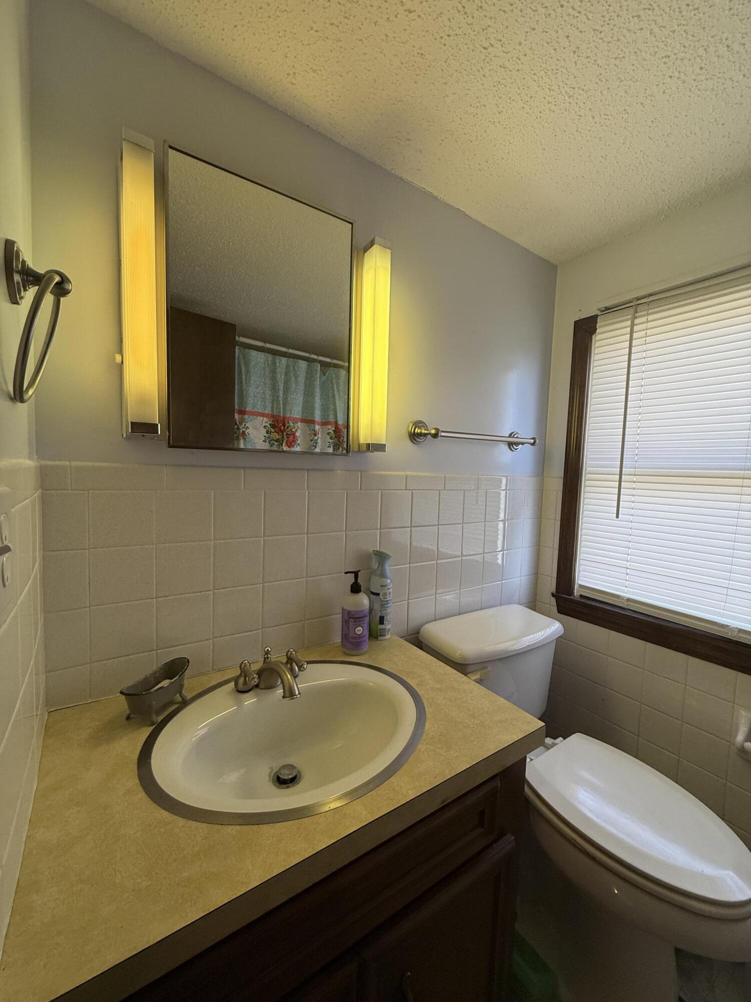 688 Division Street Property Photo 30