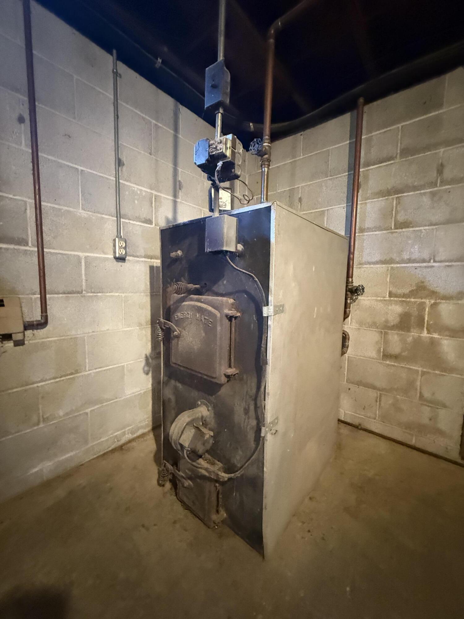 688 Division Street Property Photo 33