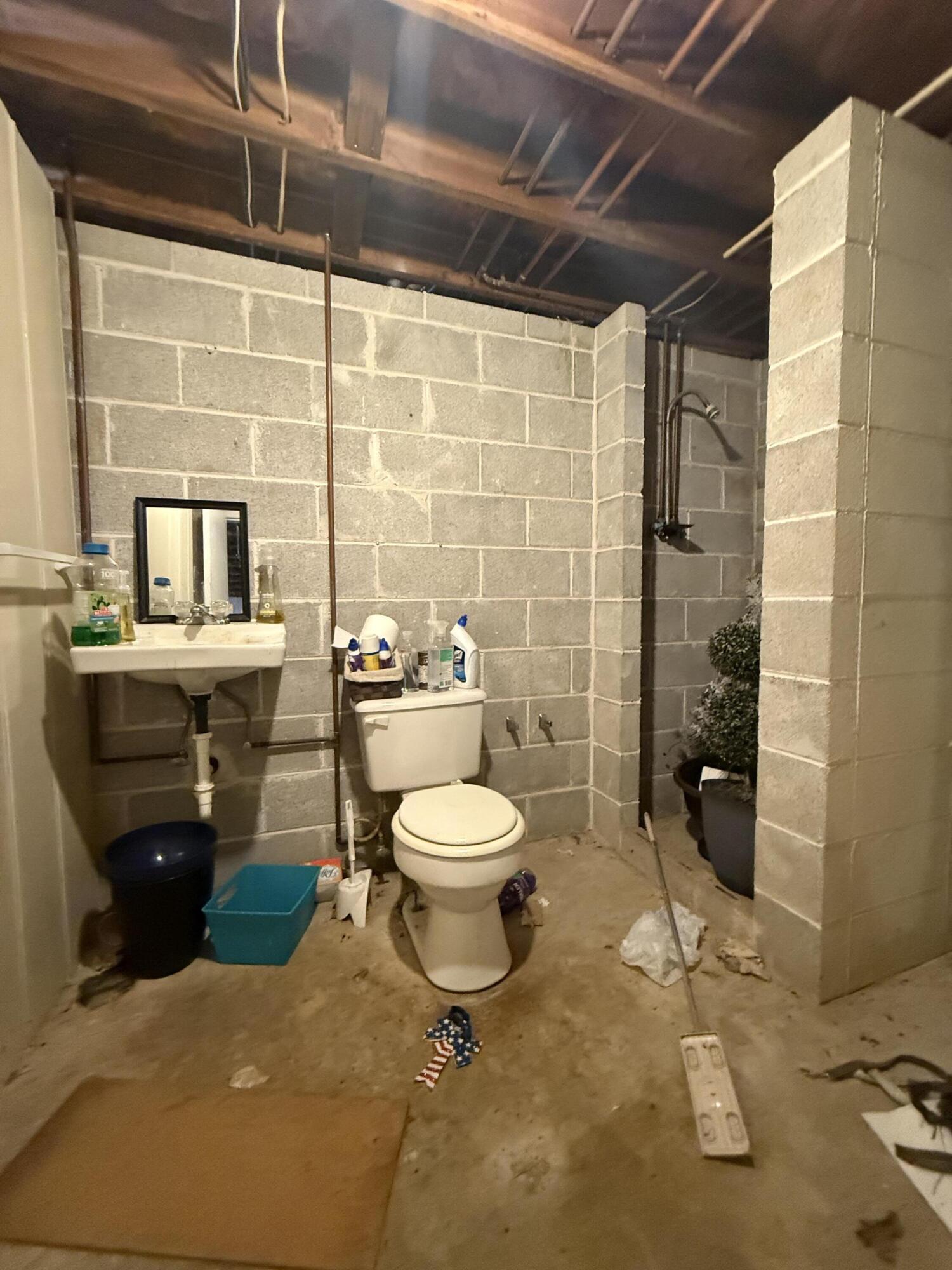 688 Division Street Property Photo 35