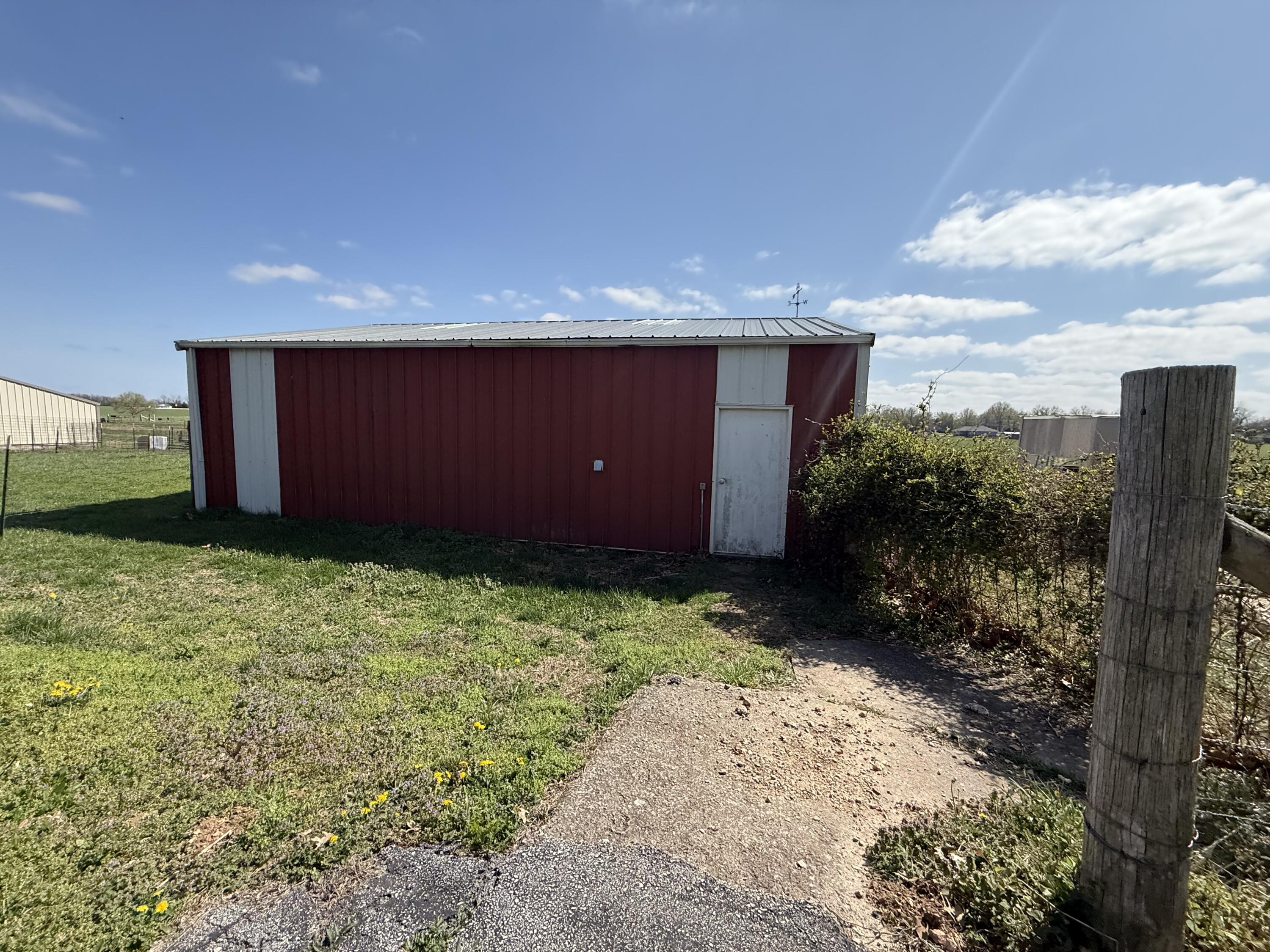 688 Division Street Property Photo 40