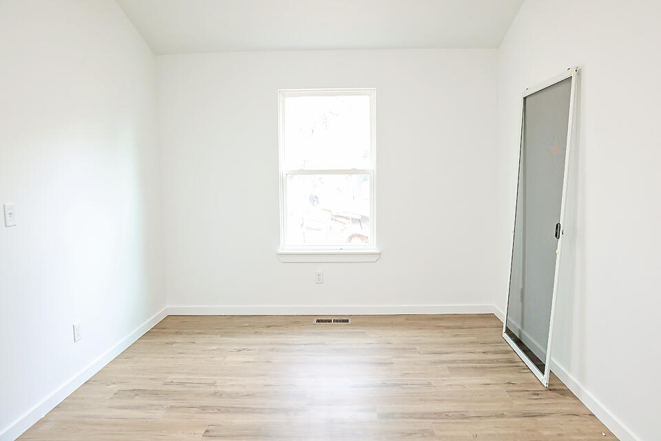 1048 South Overhill Property Photo 2
