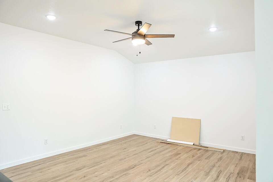 1048 South Overhill Property Photo 5
