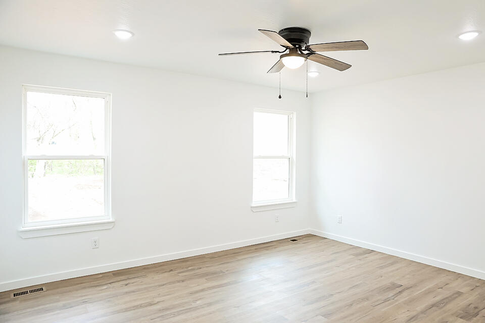 1048 South Overhill Property Photo 6