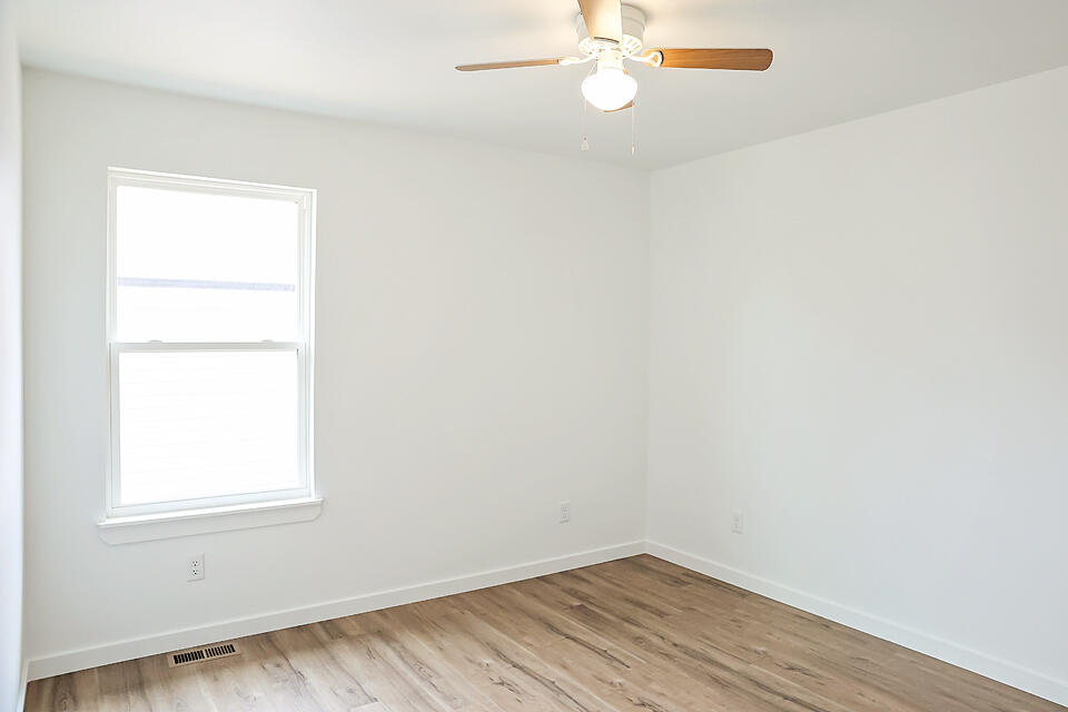 1048 South Overhill Property Photo 9
