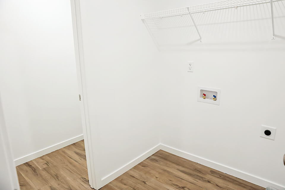 1048 South Overhill Property Photo 11