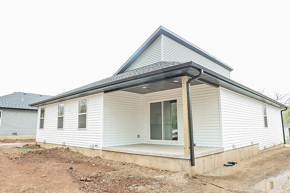 1048 South Overhill Property Photo 13