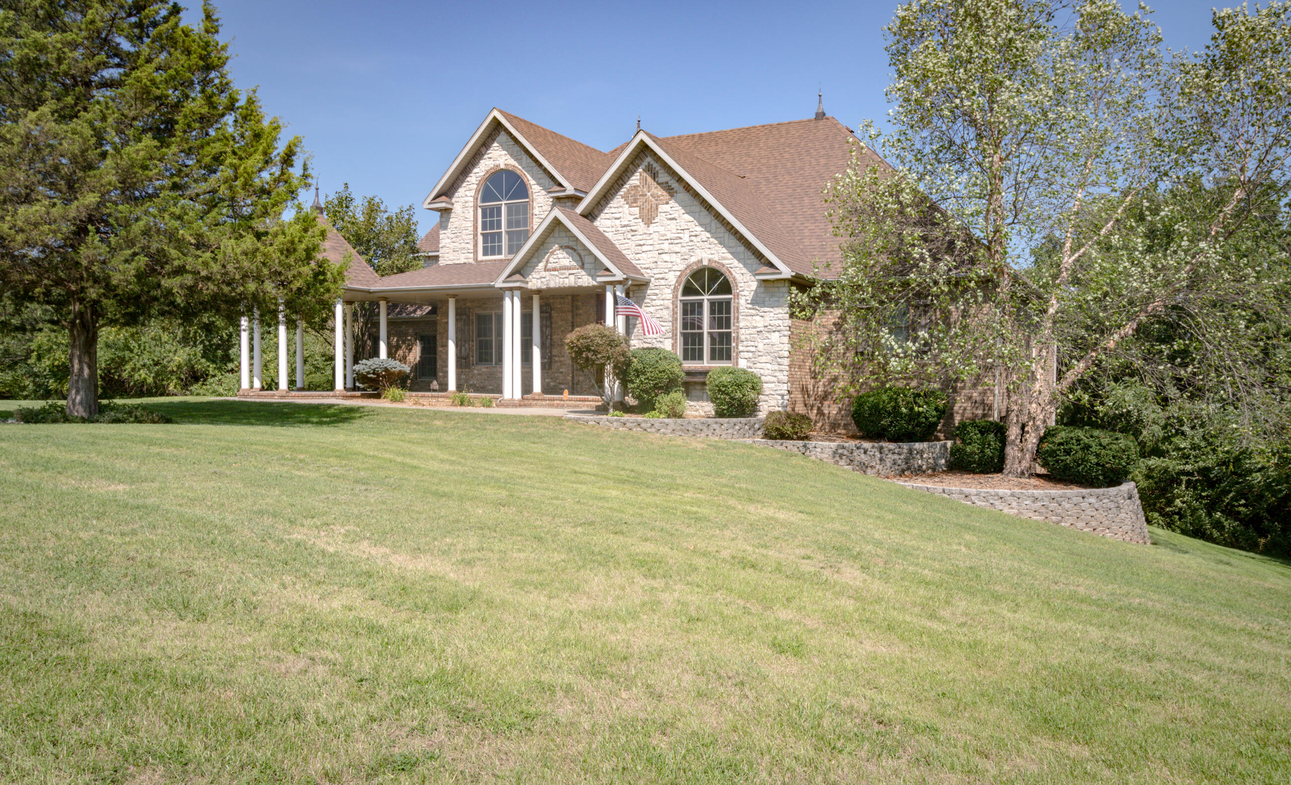 1321 East River Oak Drive Property Photo 2