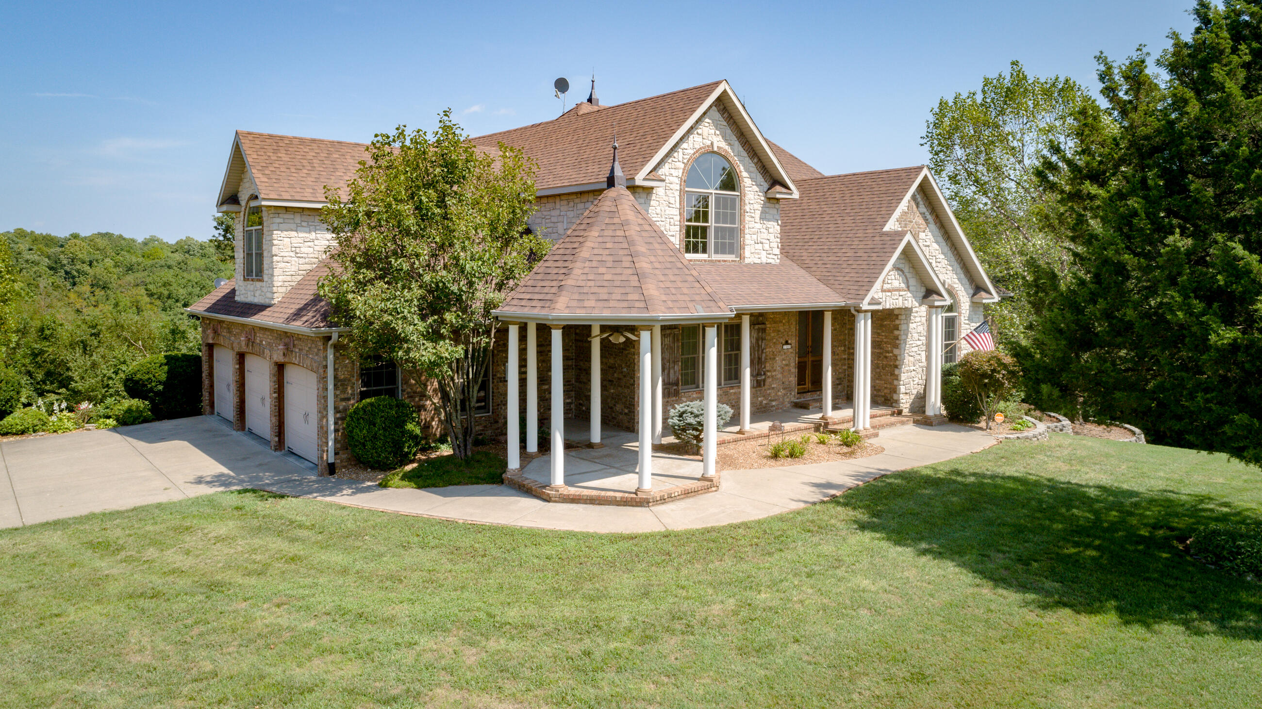 1321 East River Oak Drive Property Photo 3