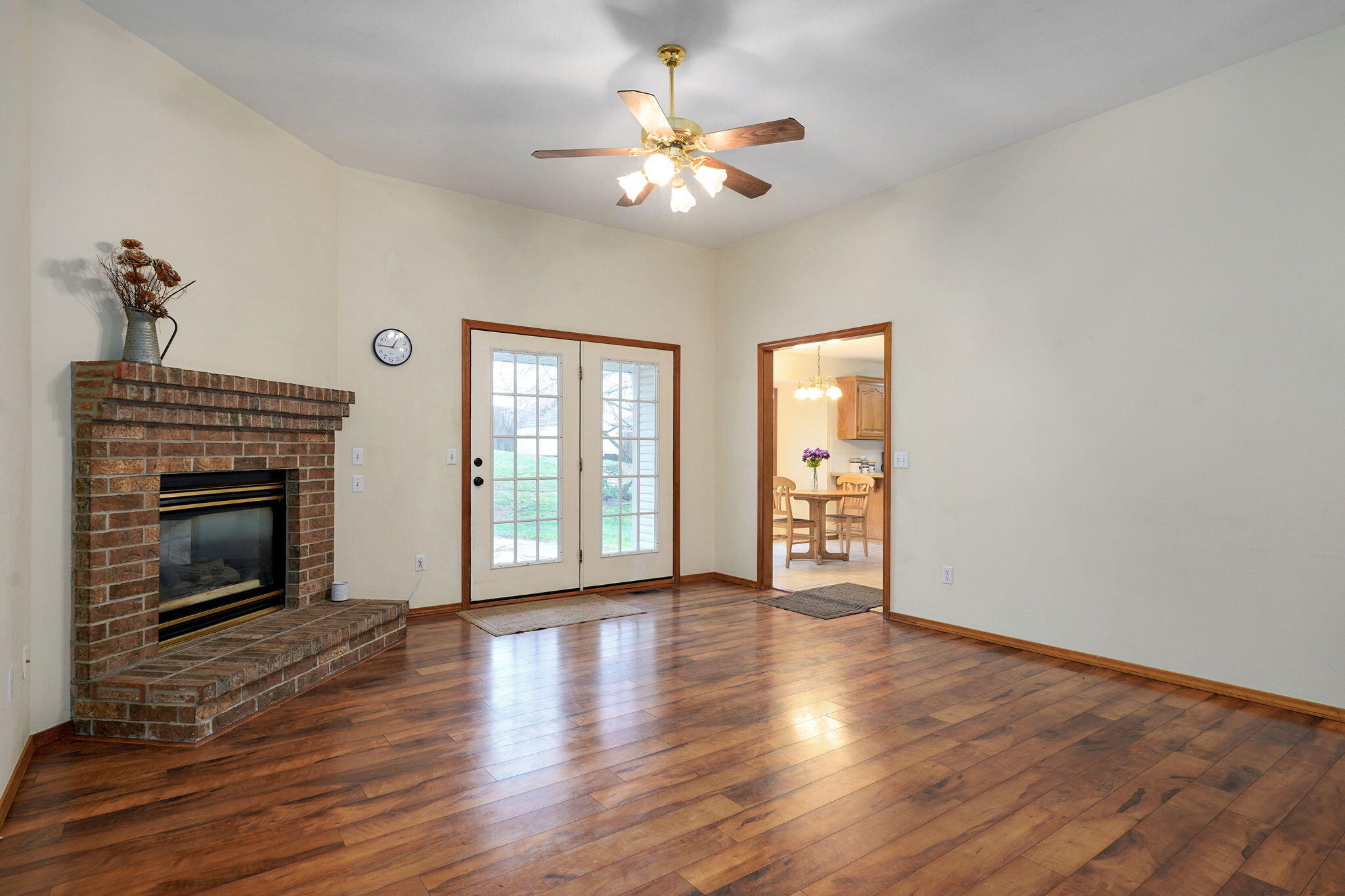 302 West Warren Avenue Property Photo 9