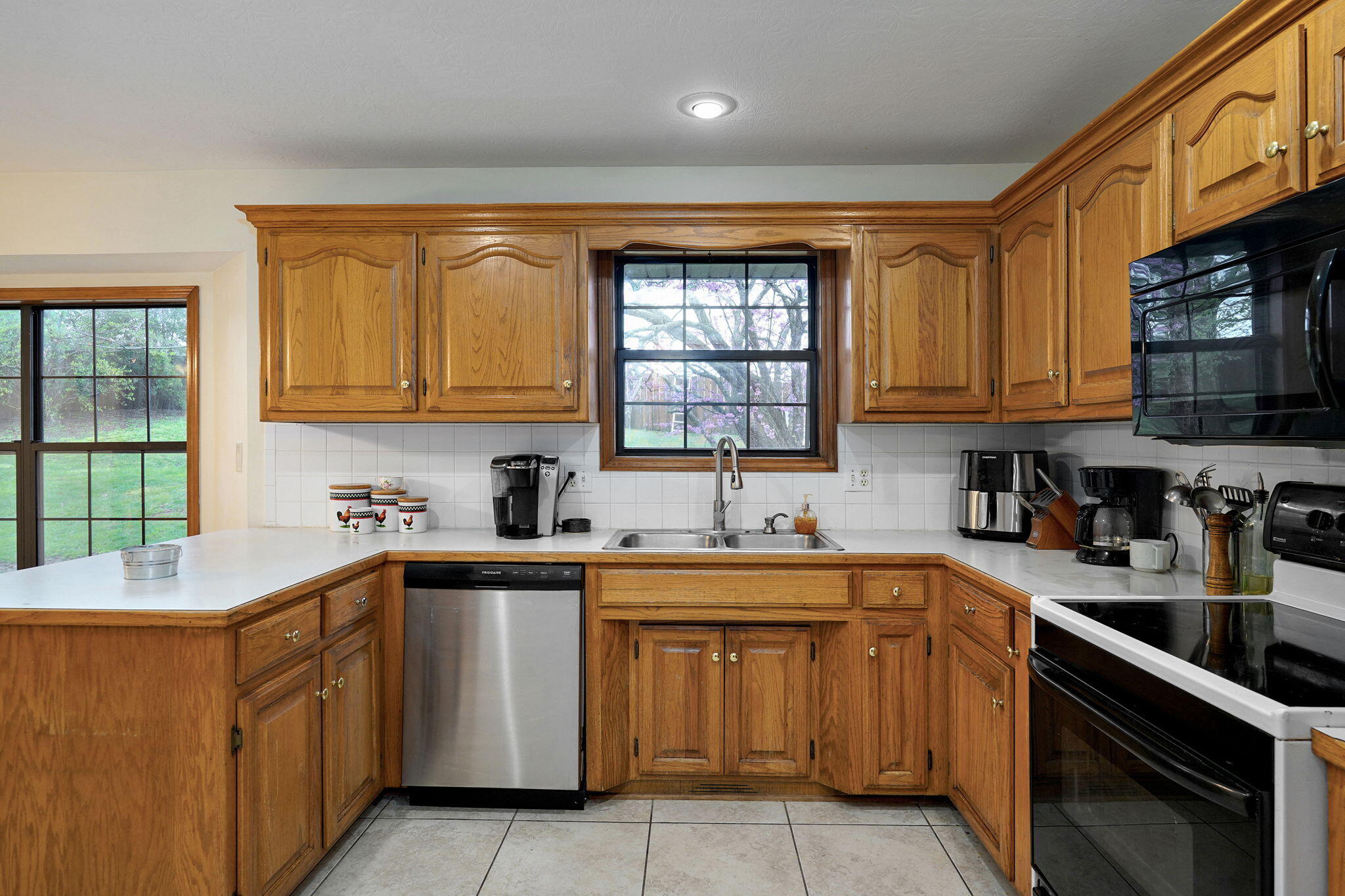 302 West Warren Avenue Property Photo 17