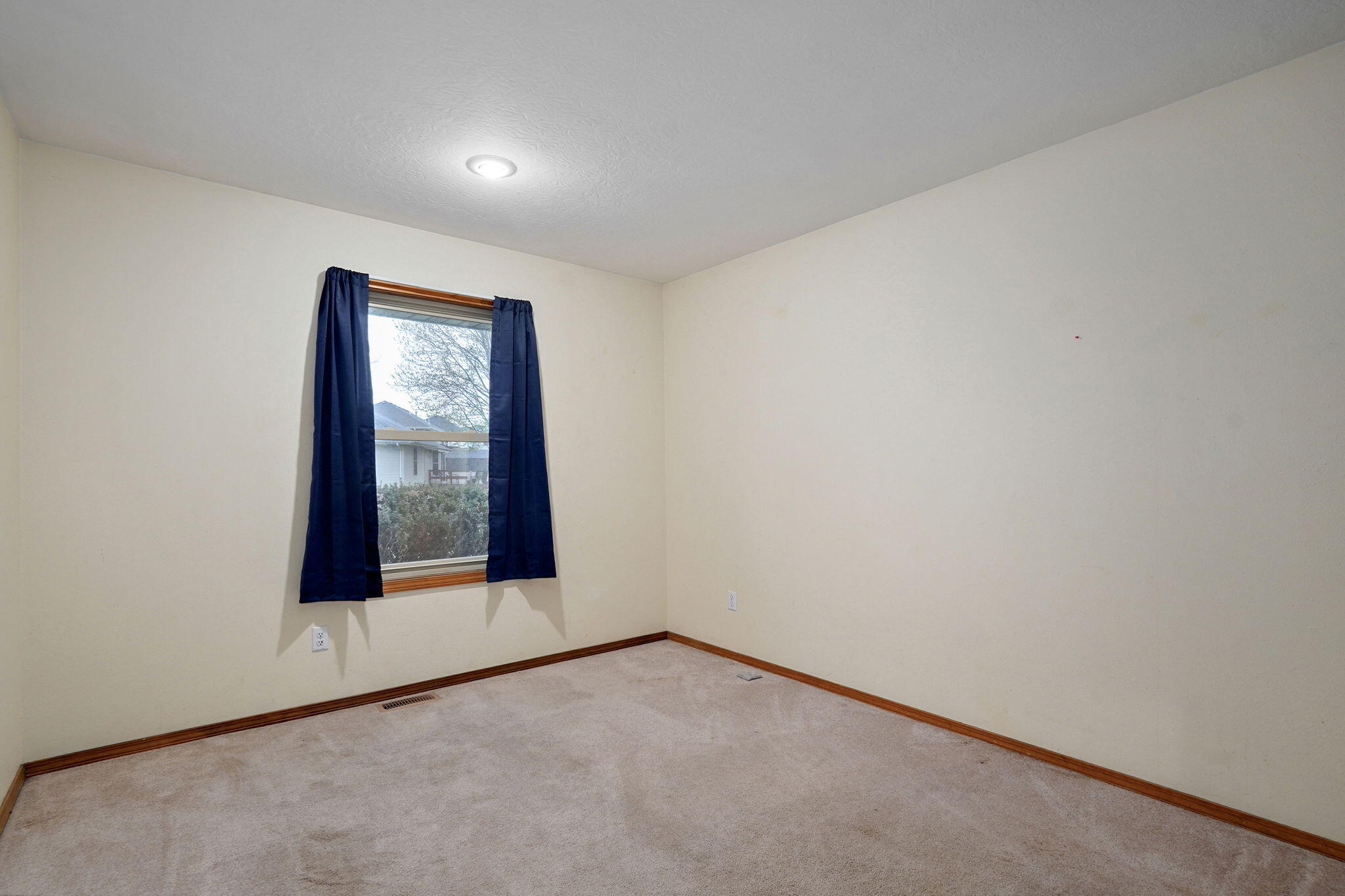 302 West Warren Avenue Property Photo 20