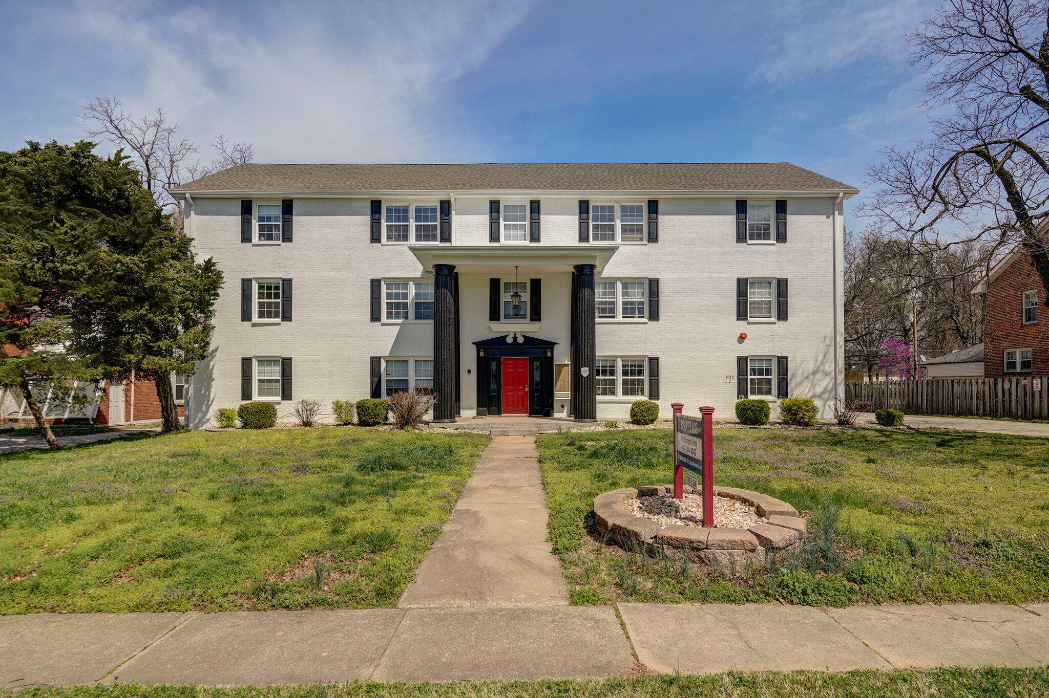 1315 East Elm Street Property Photo 1