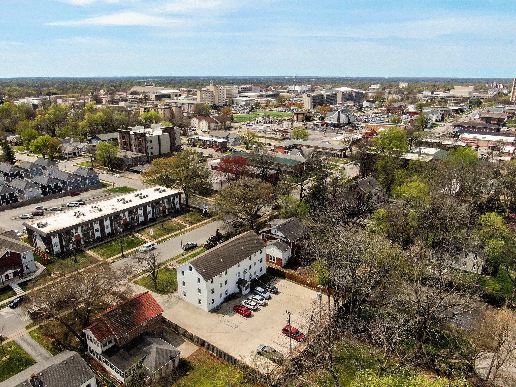 1315 East Elm Street Property Photo 4