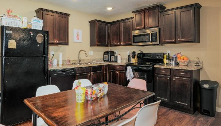 1315 East Elm Street Property Photo 18