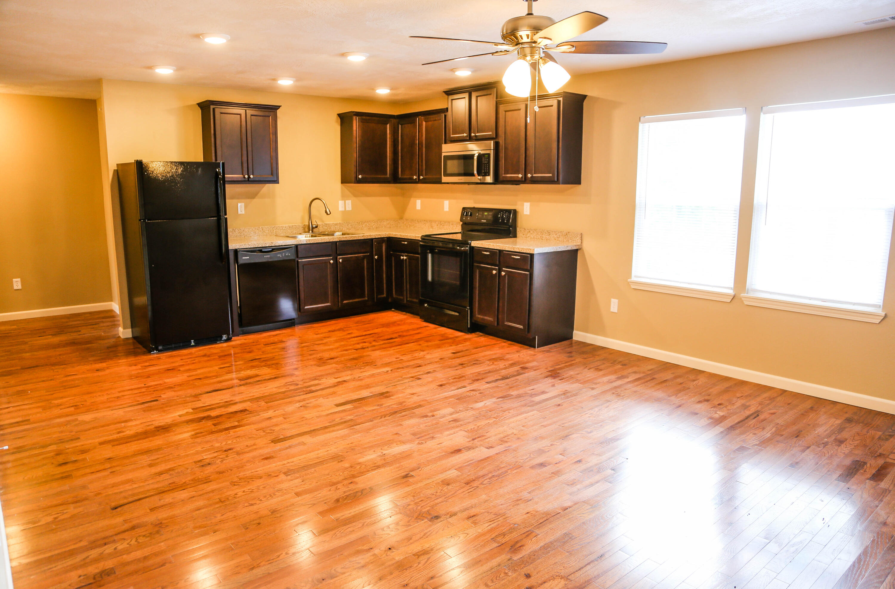 1315 East Elm Street Property Photo 28