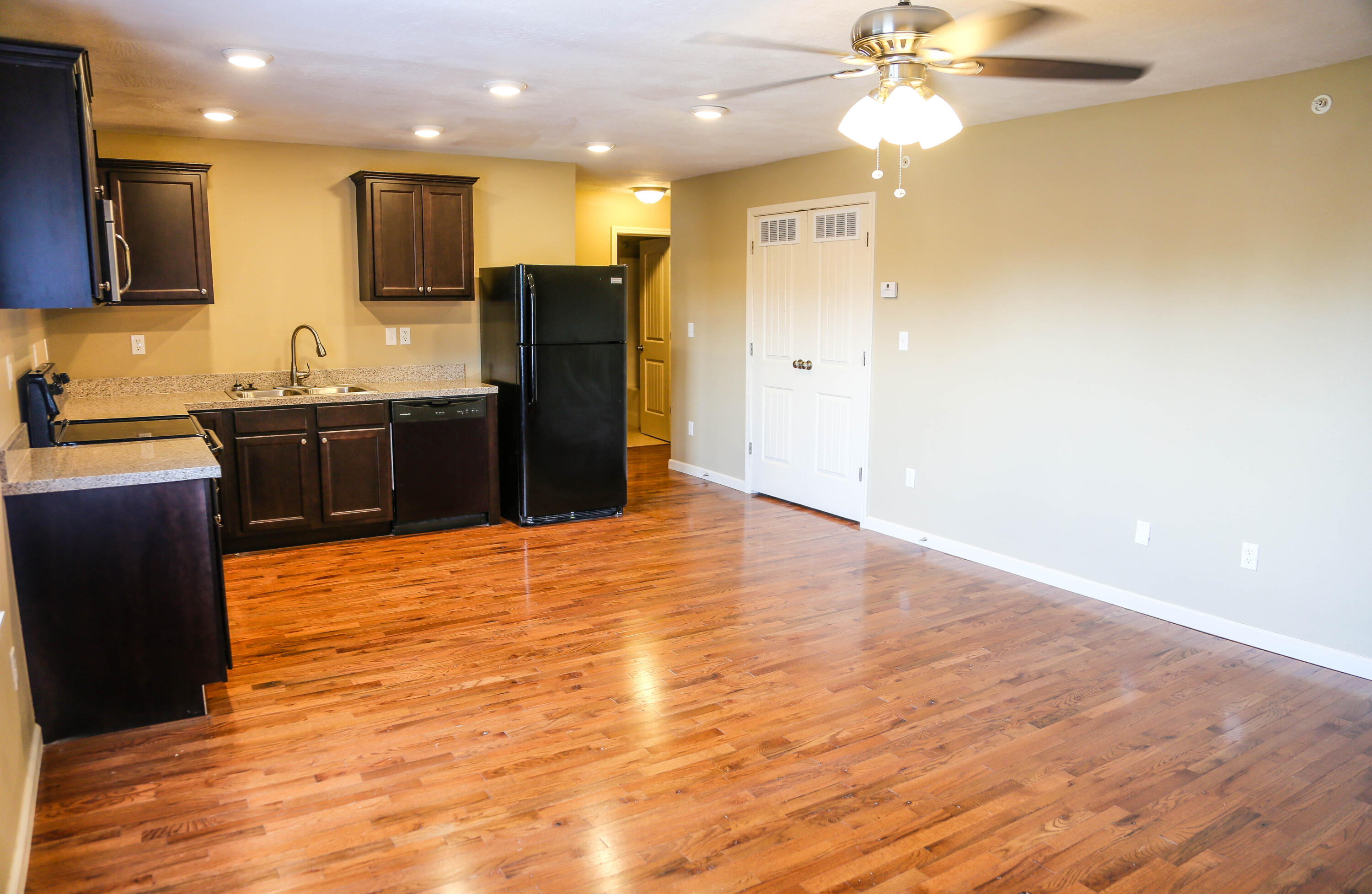 1315 East Elm Street Property Photo 30