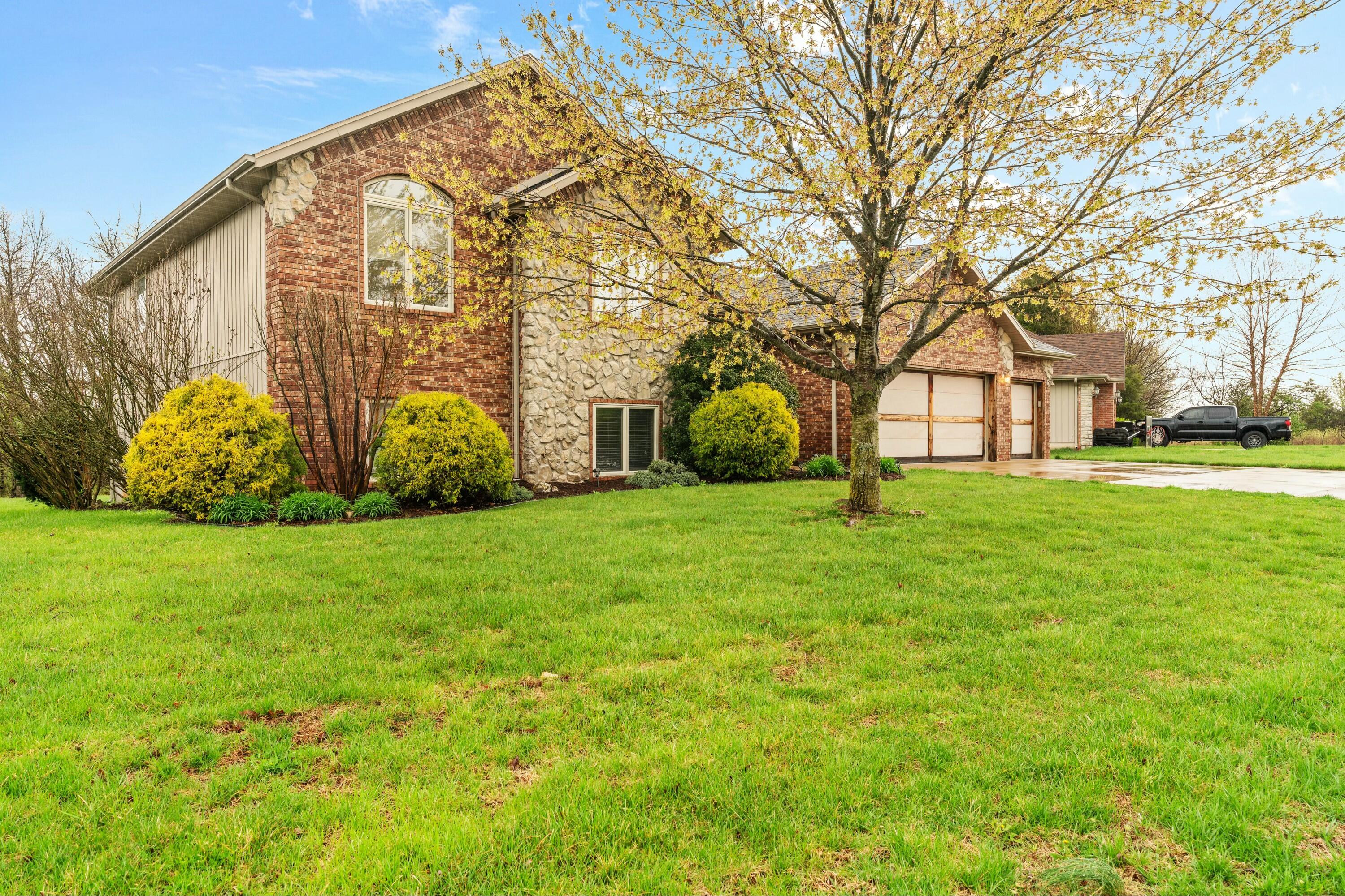 4415 West Stone Ridge Road Property Photo 4