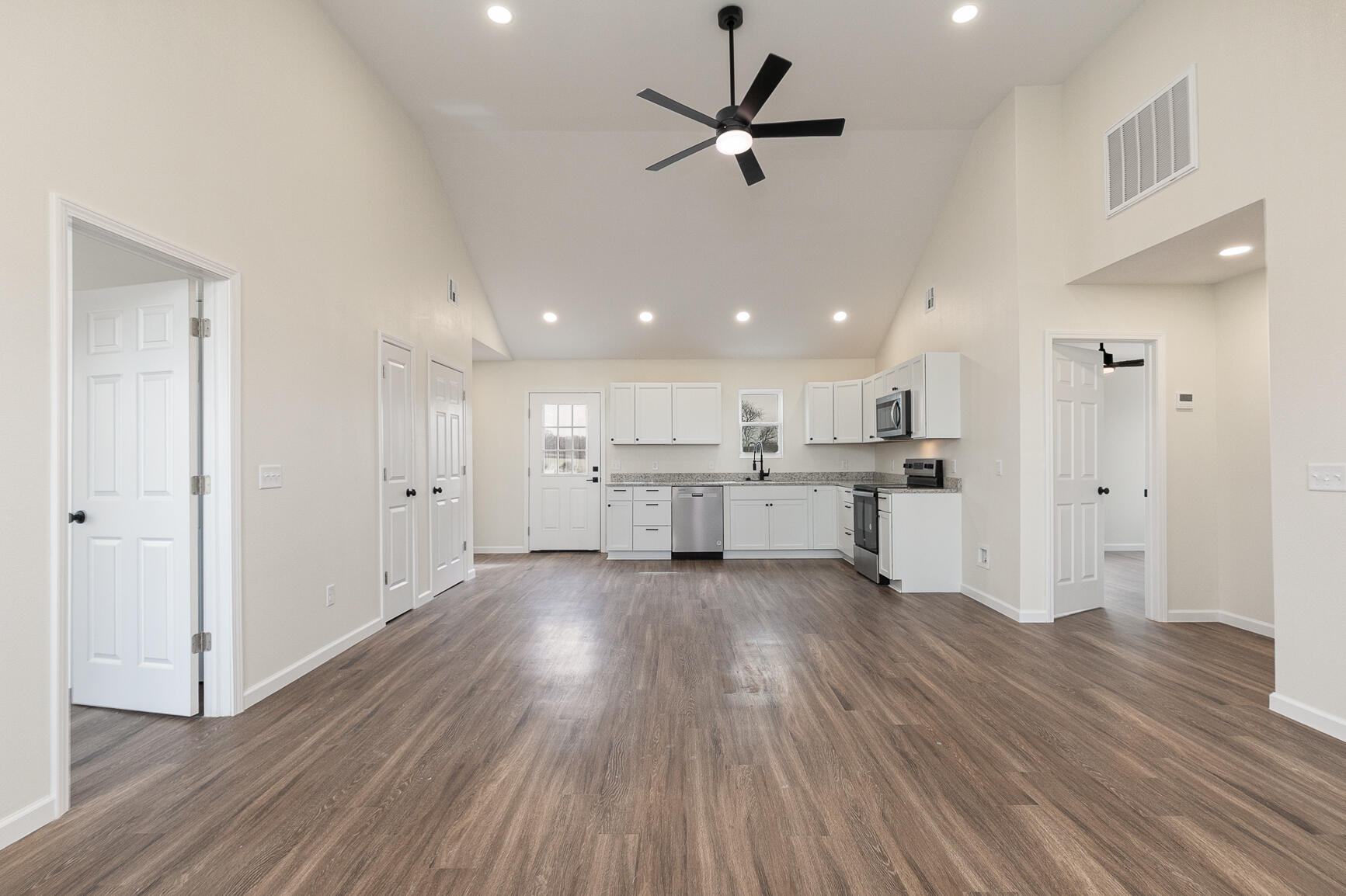 23111 Lawrence 2130 Property Photo 6