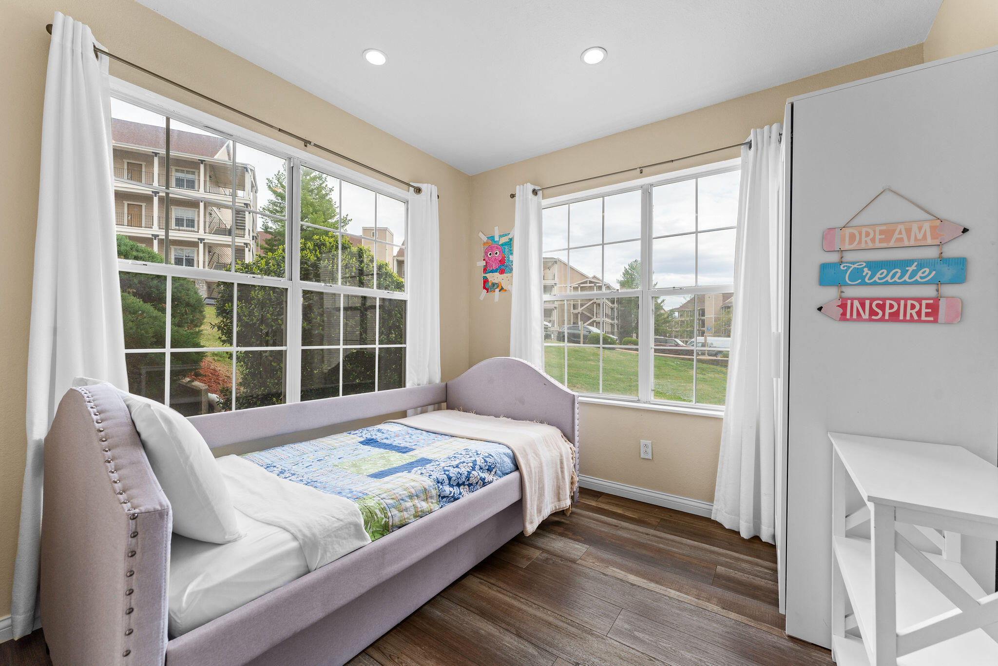 220 Meadow Ridge Lane Property Photo 4