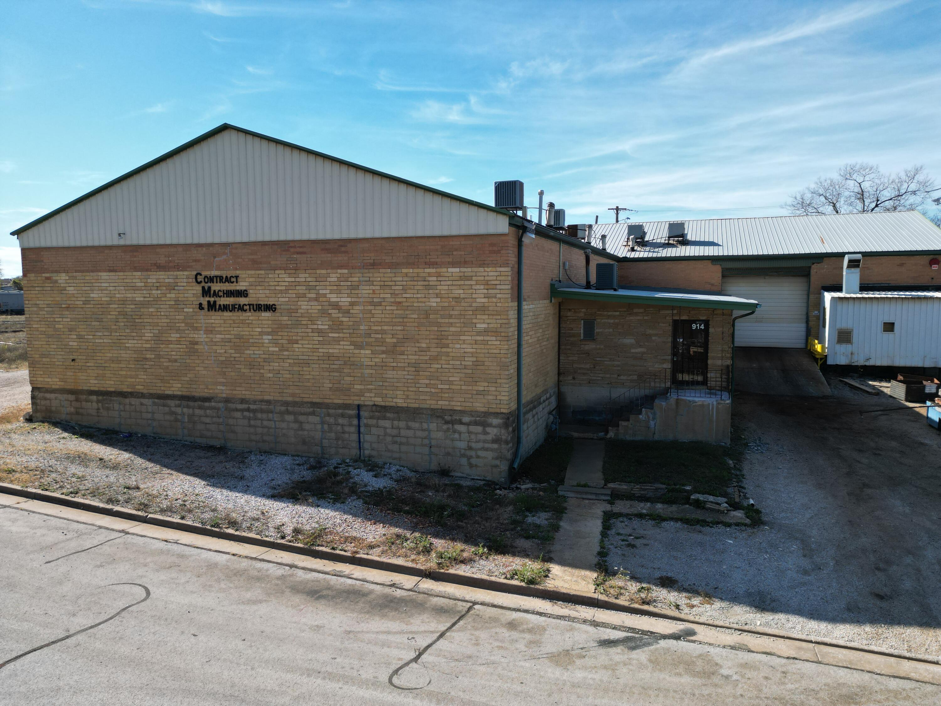 914 Grand Avenue Property Photo 2