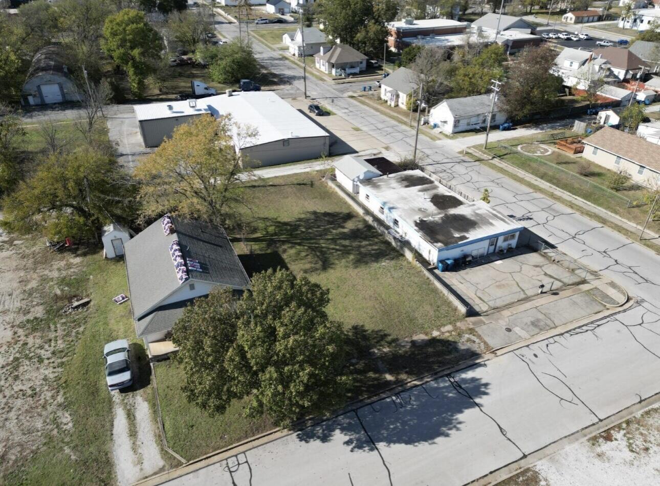 906 Grand Avenue Property Photo 2