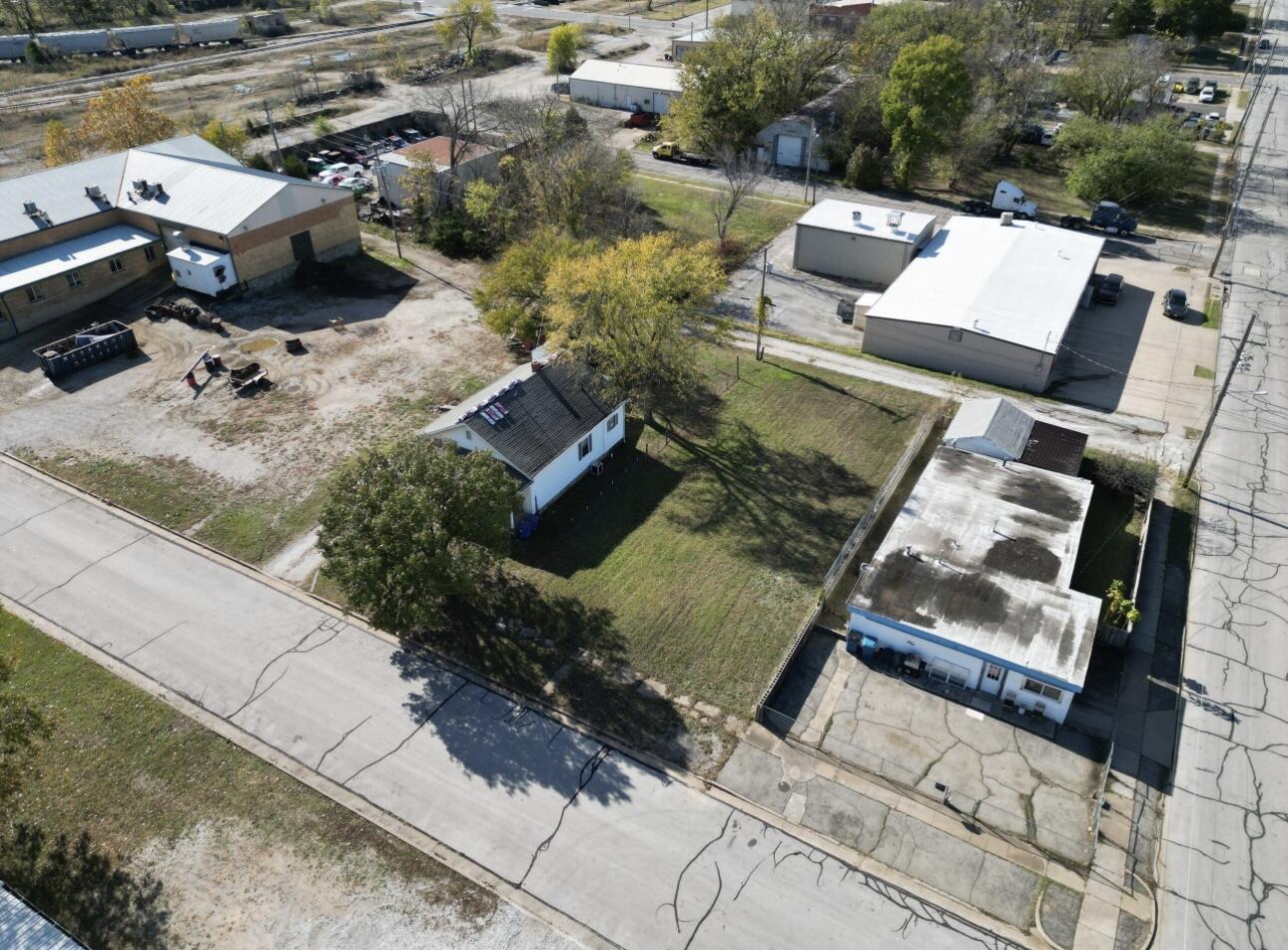 906 Grand Avenue Property Photo 3