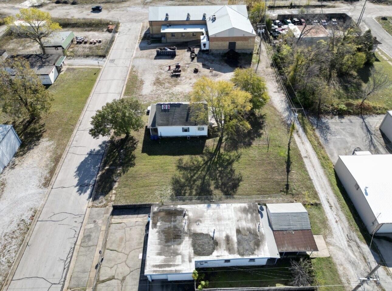 906 Grand Avenue Property Photo 4