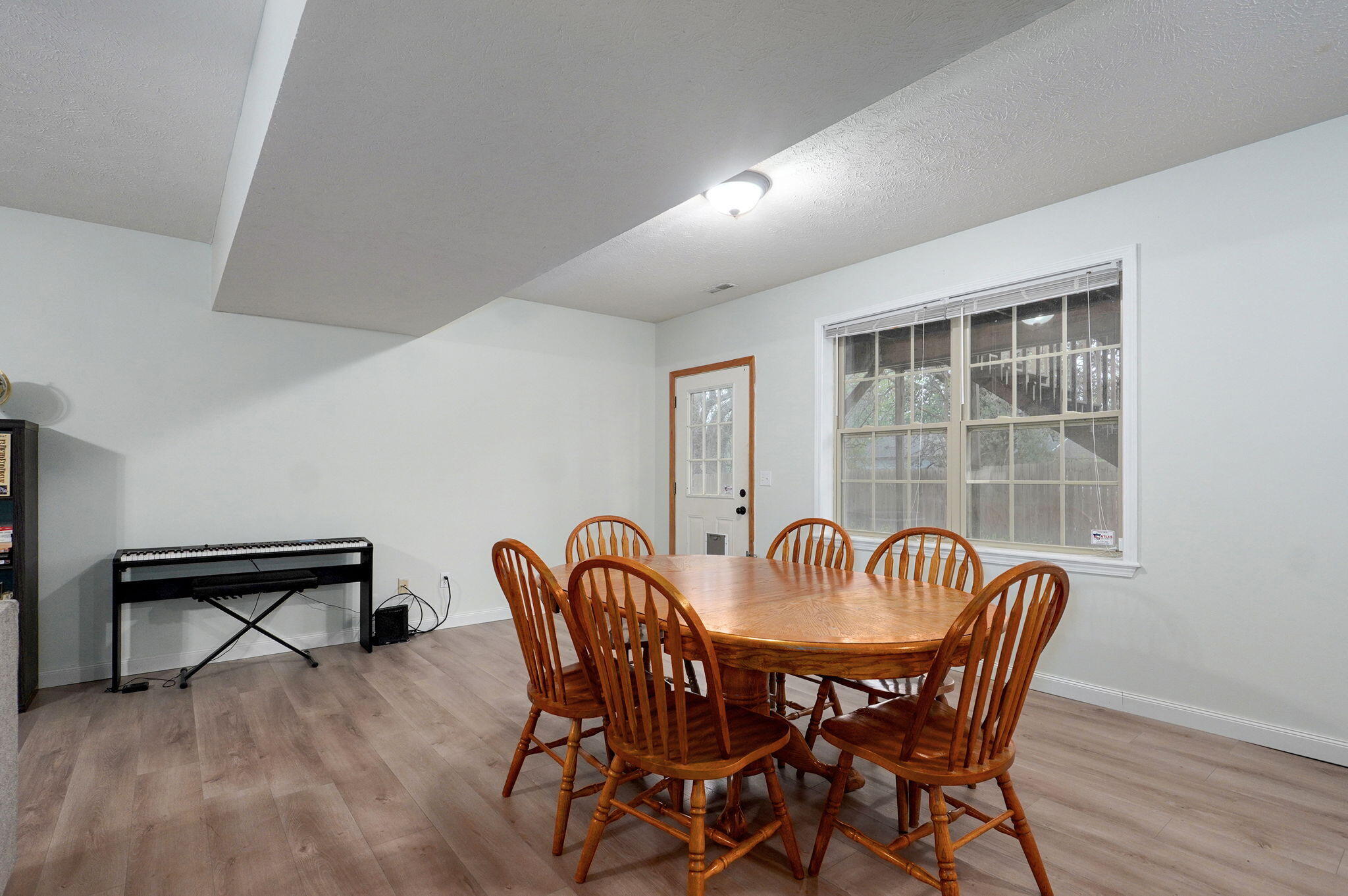 1135 West Broad Street Property Photo 24