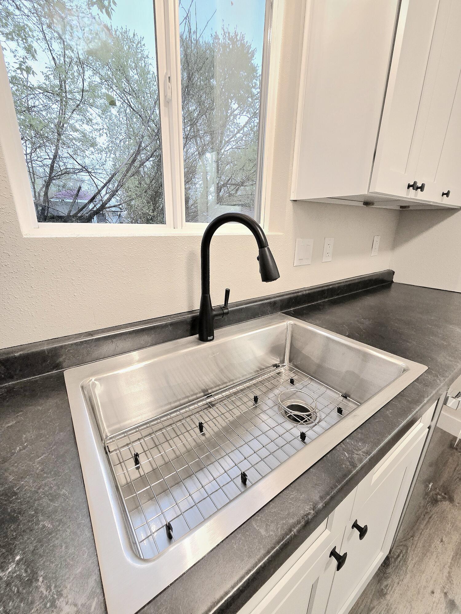1511 West Lee Street Property Photo 8