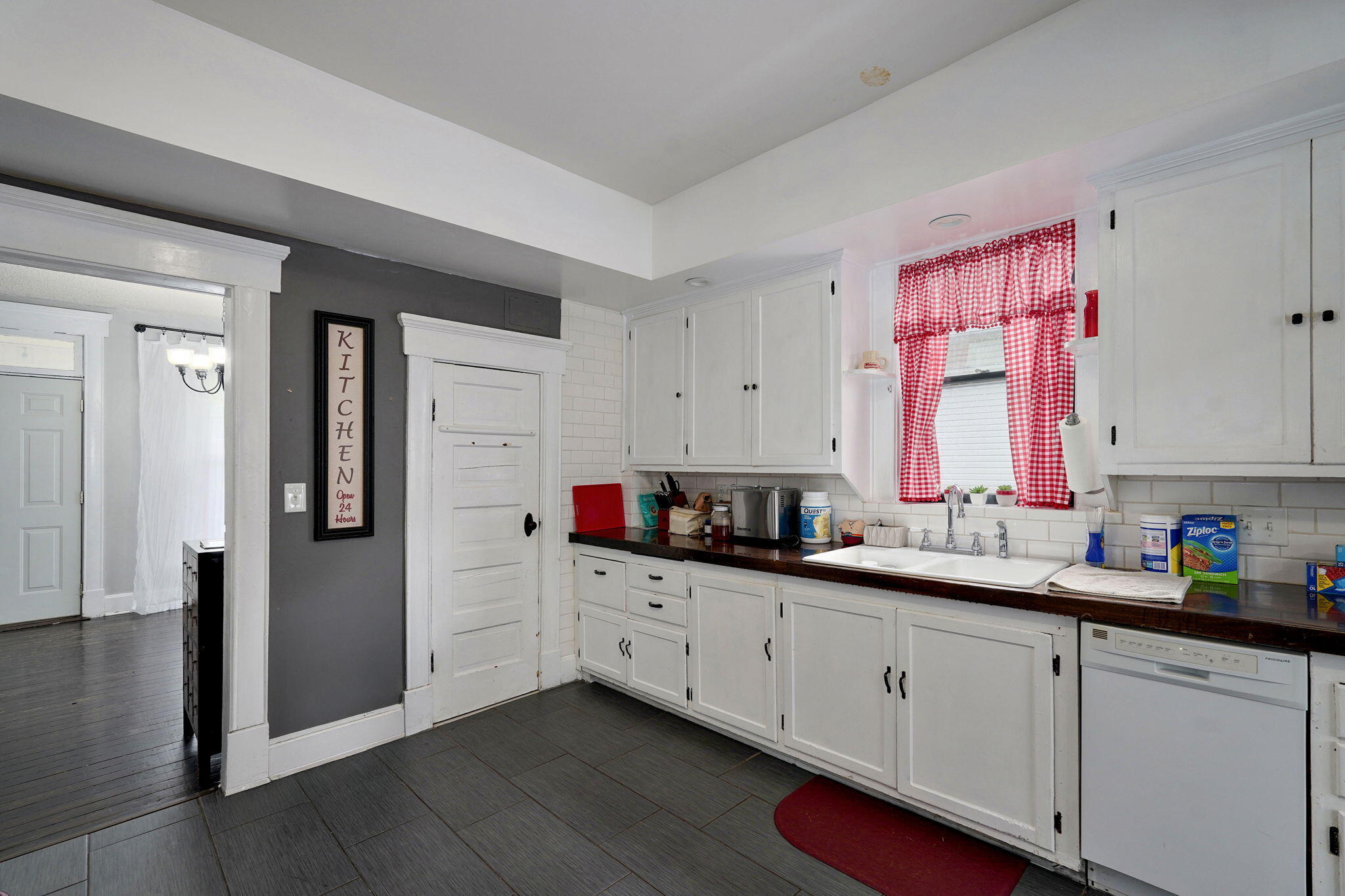 1220 North Broadway Avenue Property Photo 14