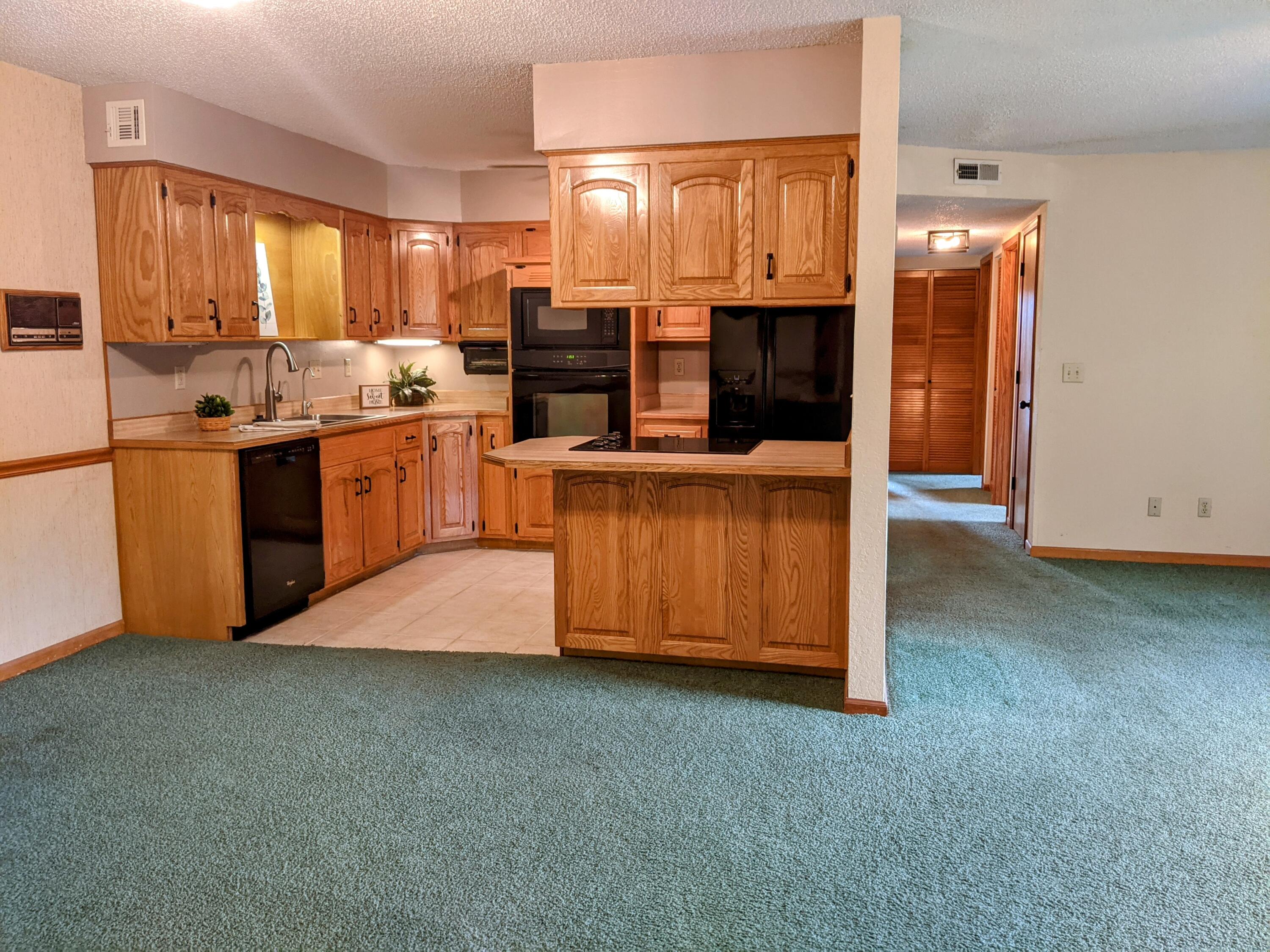 150 Sunken Forest Dr. 1-102 Property Photo 6