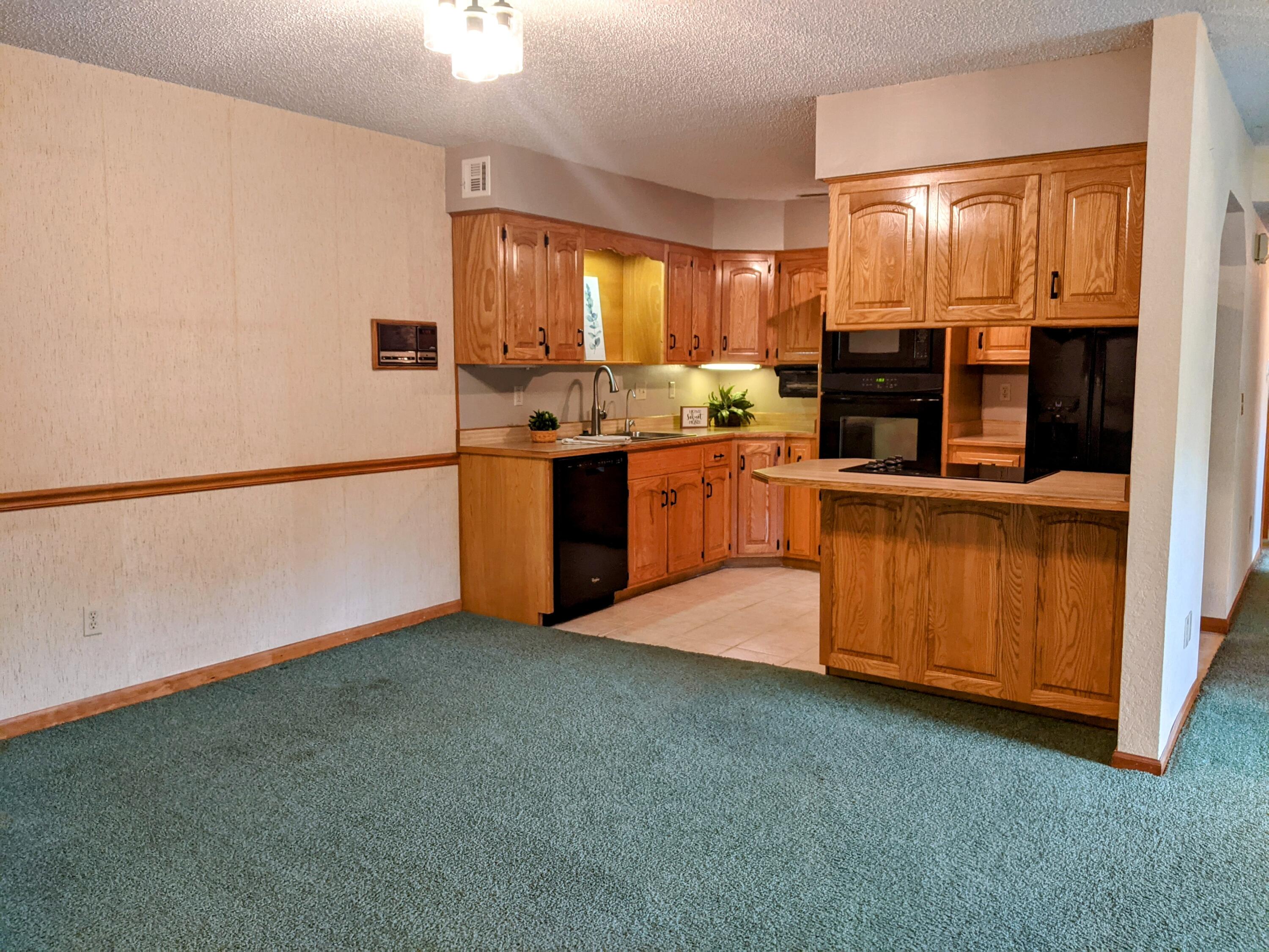 150 Sunken Forest Dr. 1-102 Property Photo 7