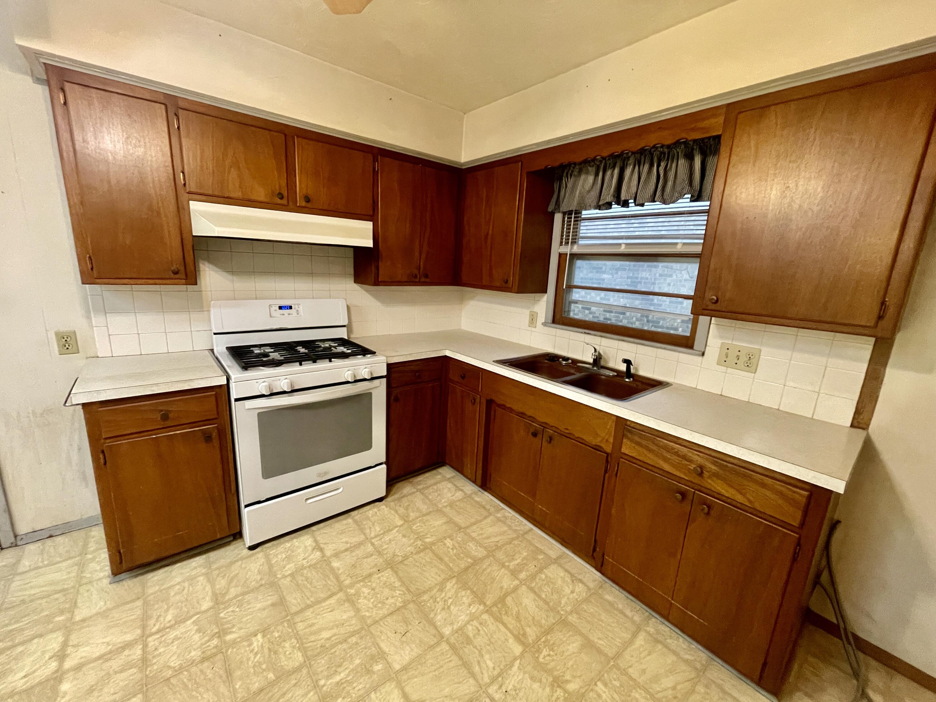 3444 North Rogers Avenue Property Photo 4