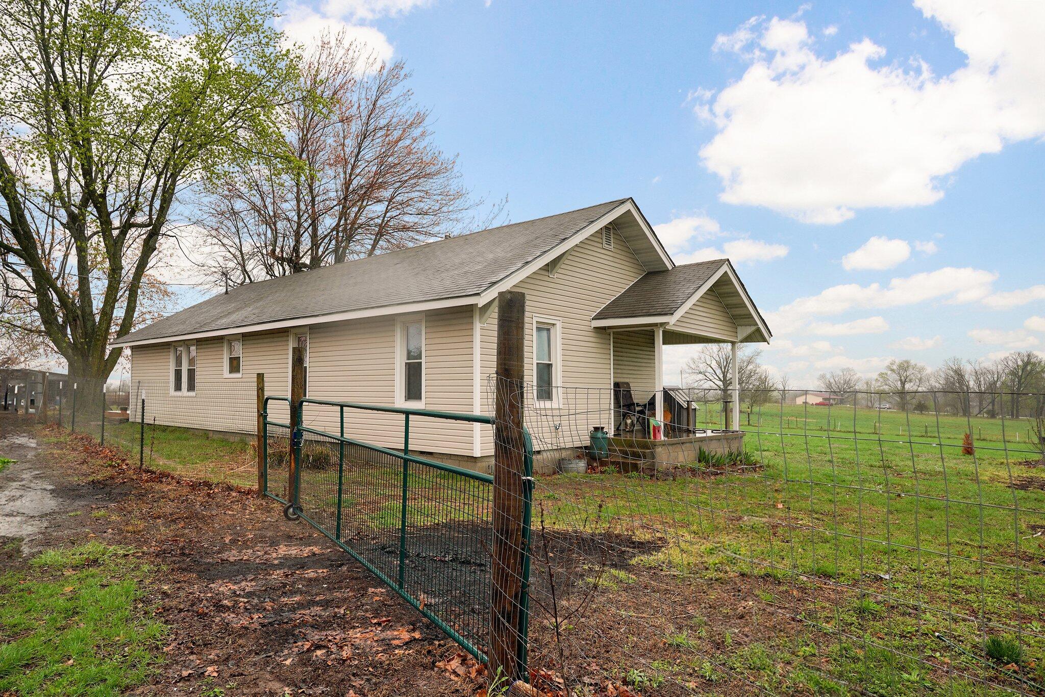 16615 Lawrence 1232 Property Photo 4