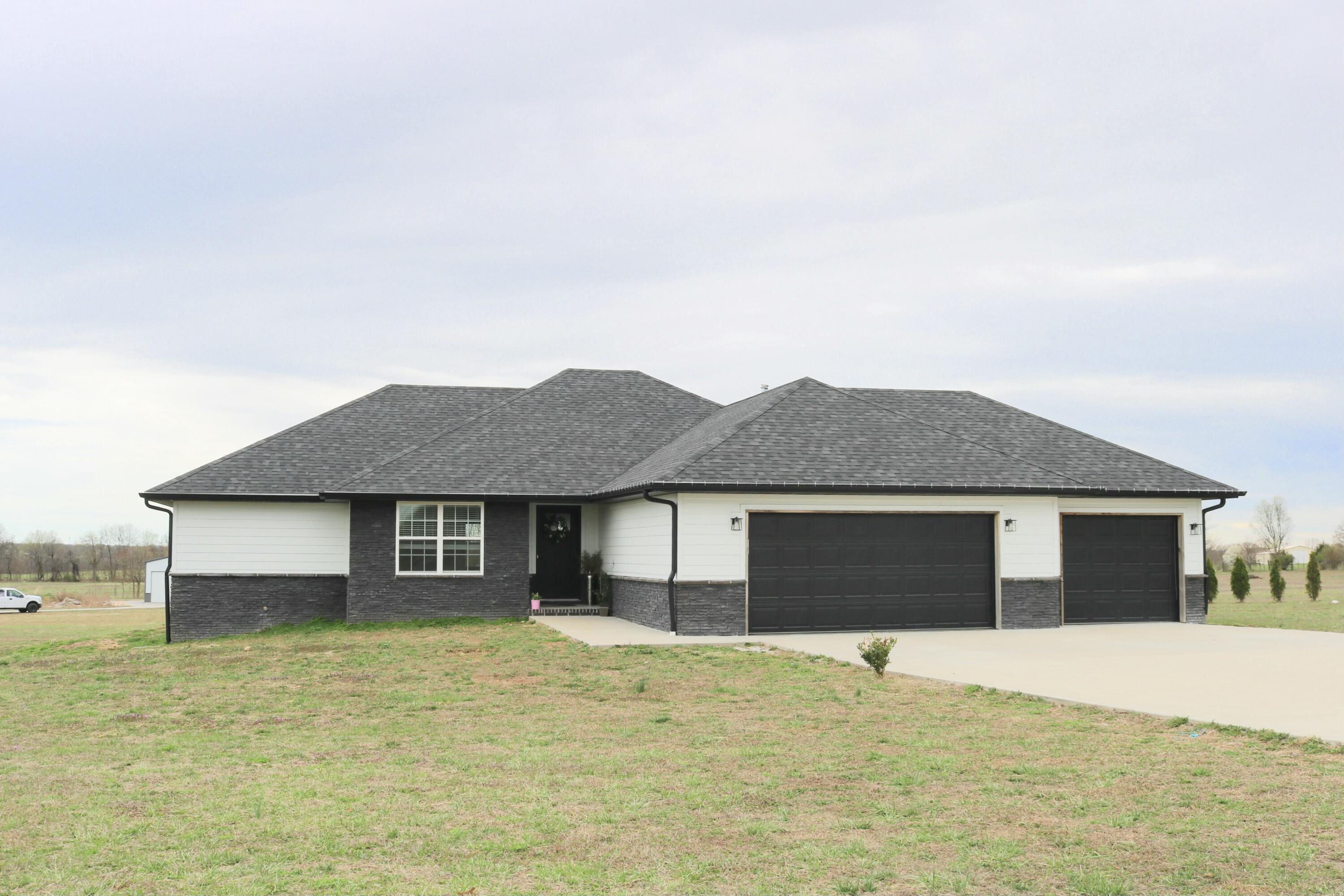 1354 Napper Road Property Photo 2