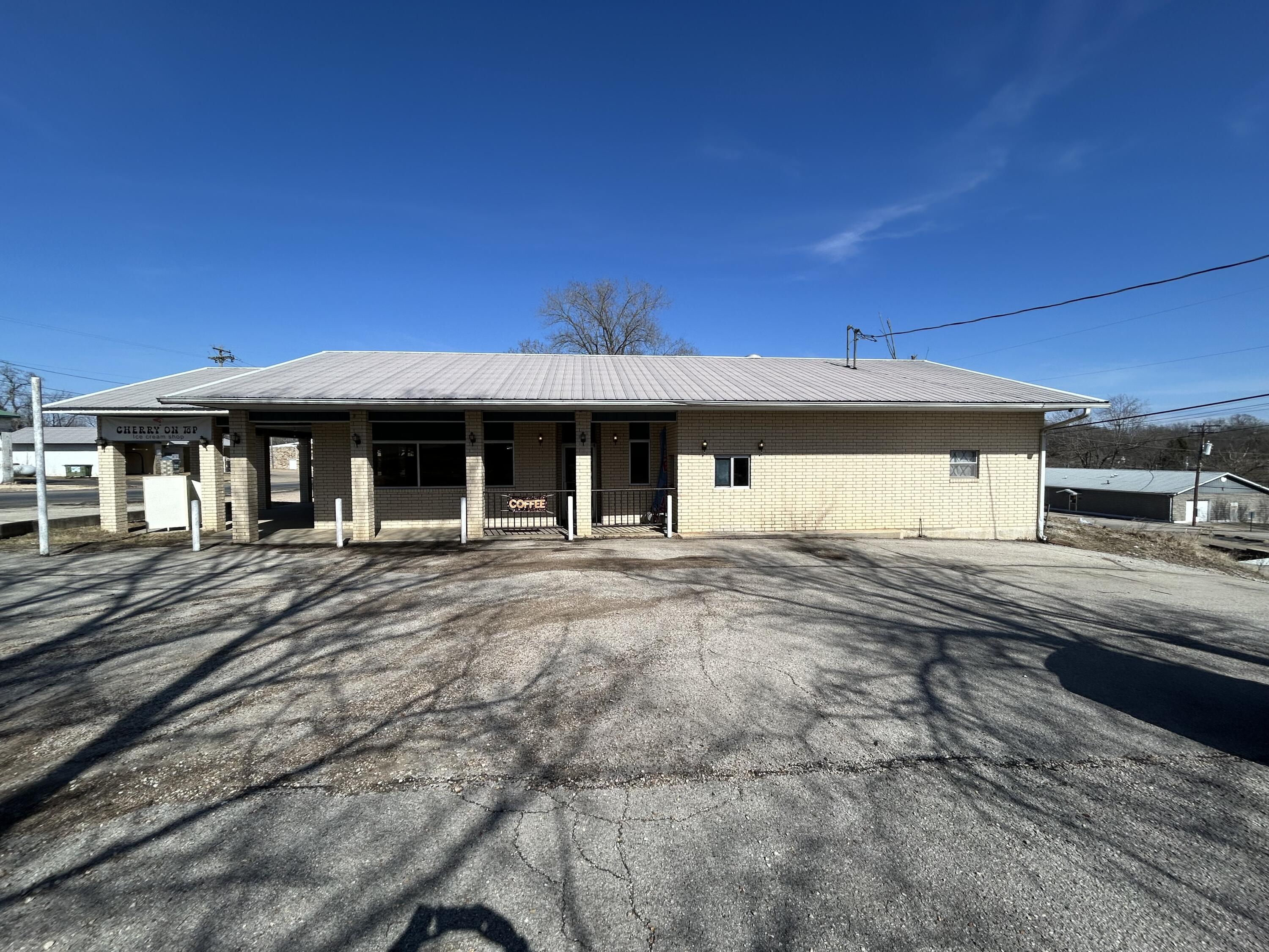 304 South Market Street Property Photo 26