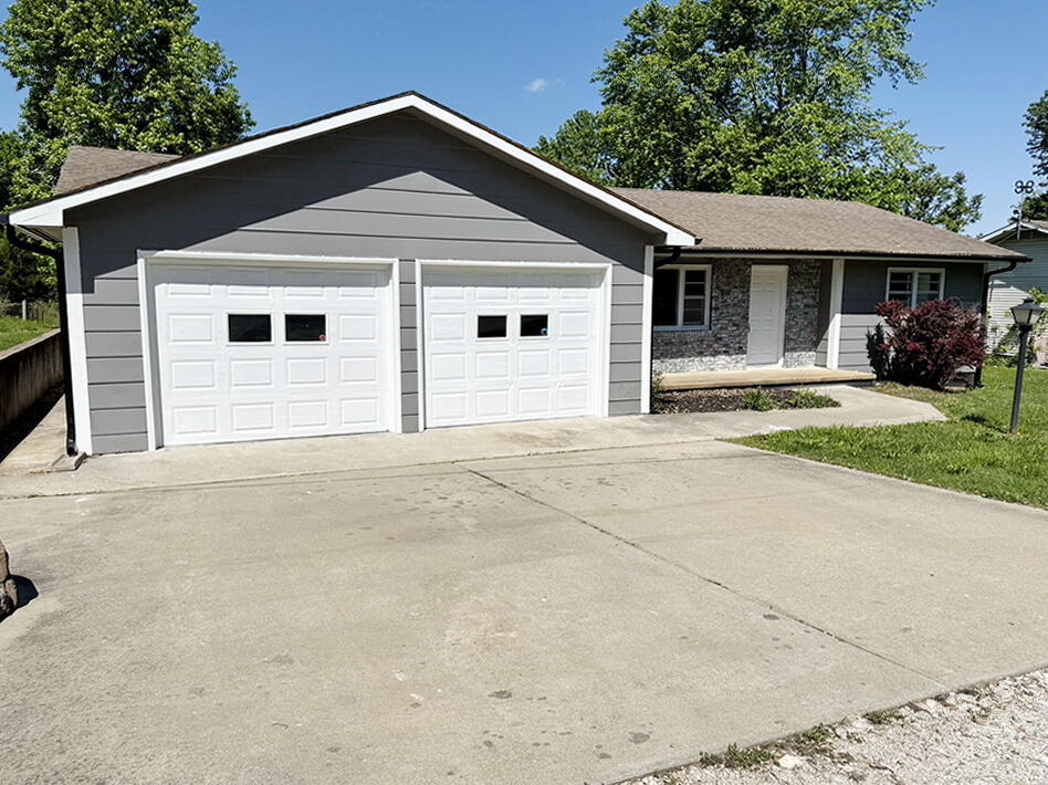 405 South College Street Property Photo 2