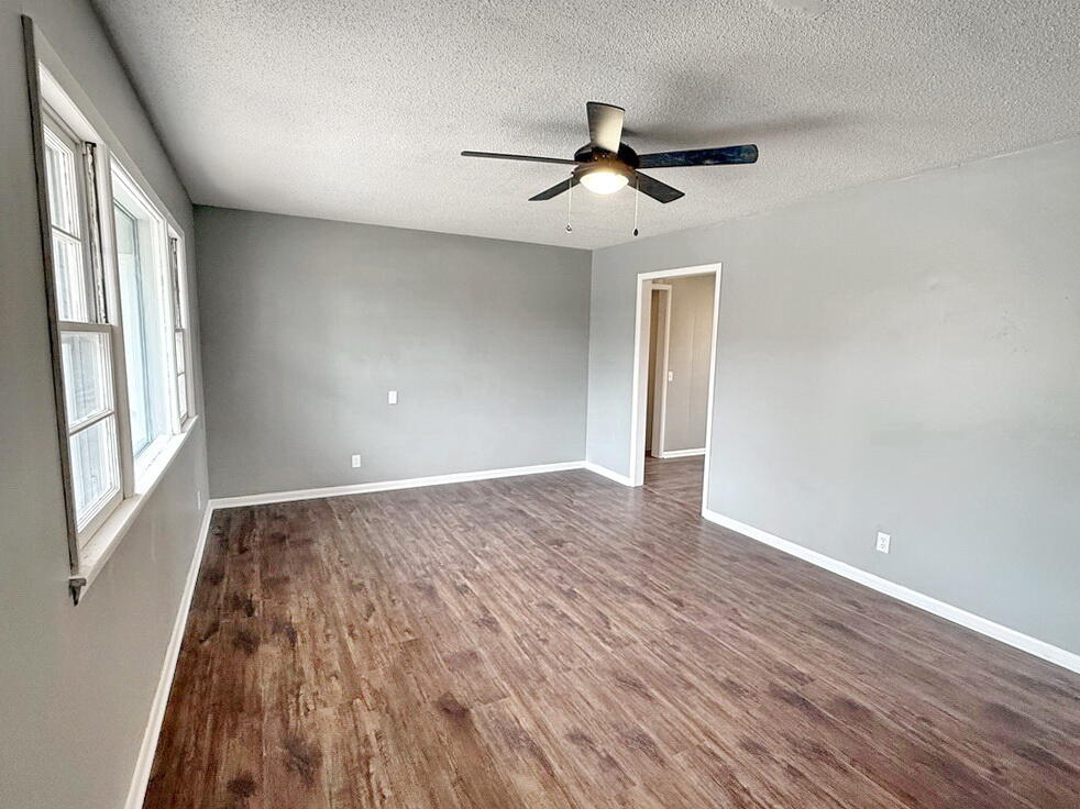 405 South College Street Property Photo 3