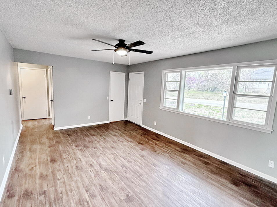 405 South College Street Property Photo 4