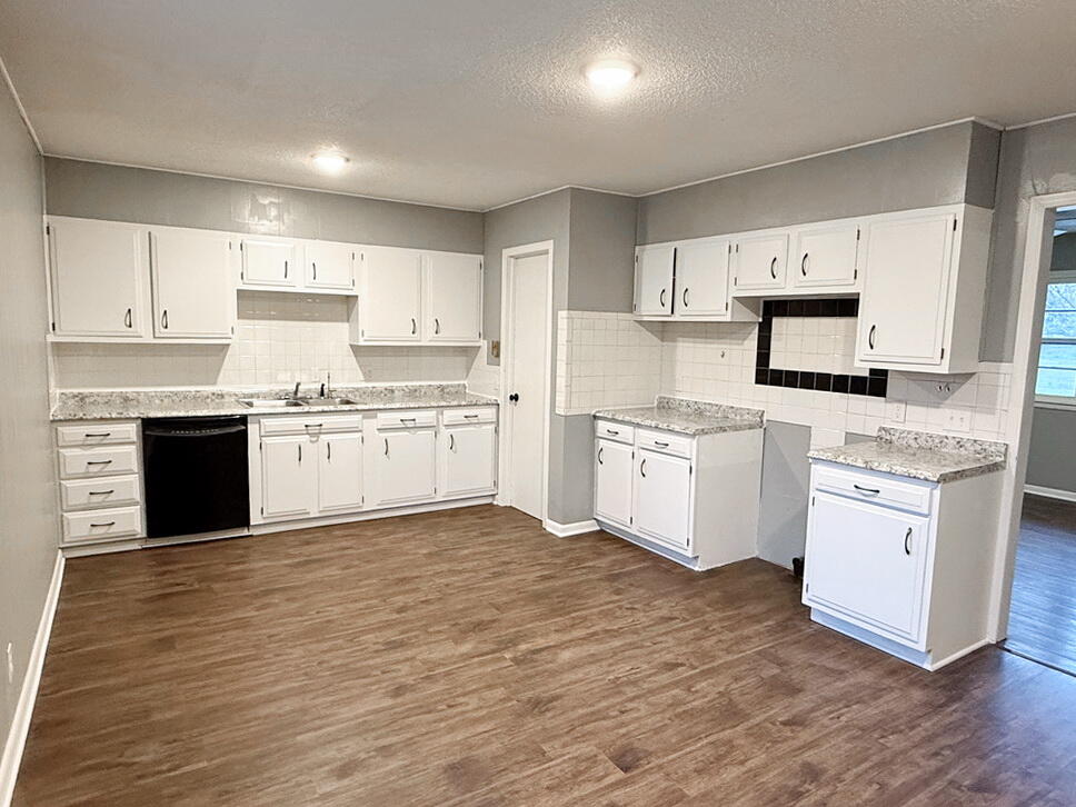 405 South College Street Property Photo 6