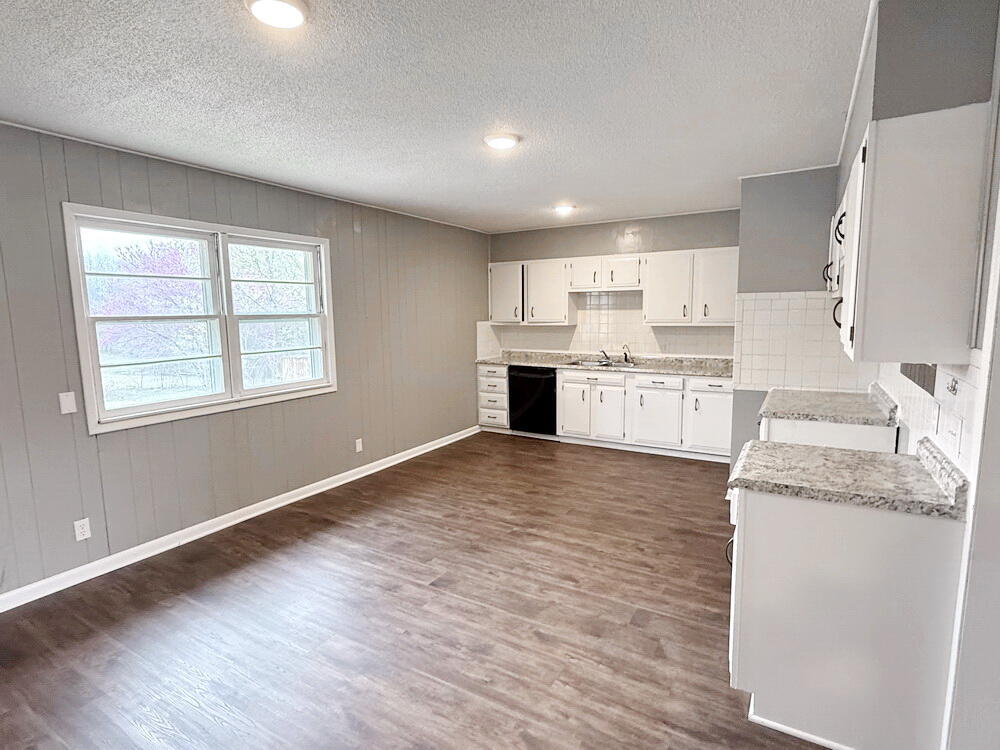 405 South College Street Property Photo 7