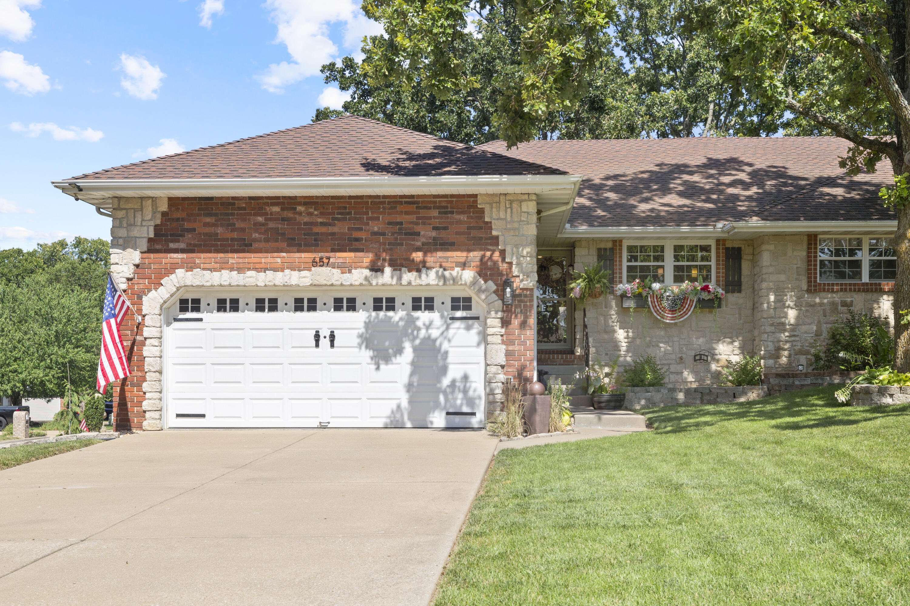 657 Woodbridge Court Property Photo 2