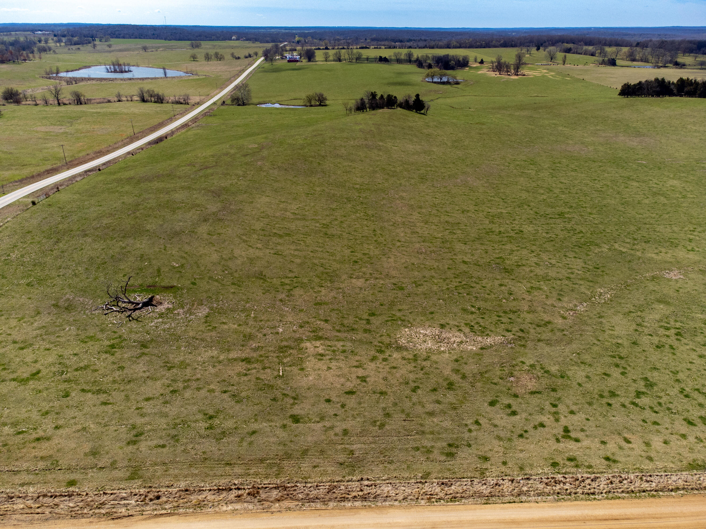 001 East 570th Road Property Photo 3
